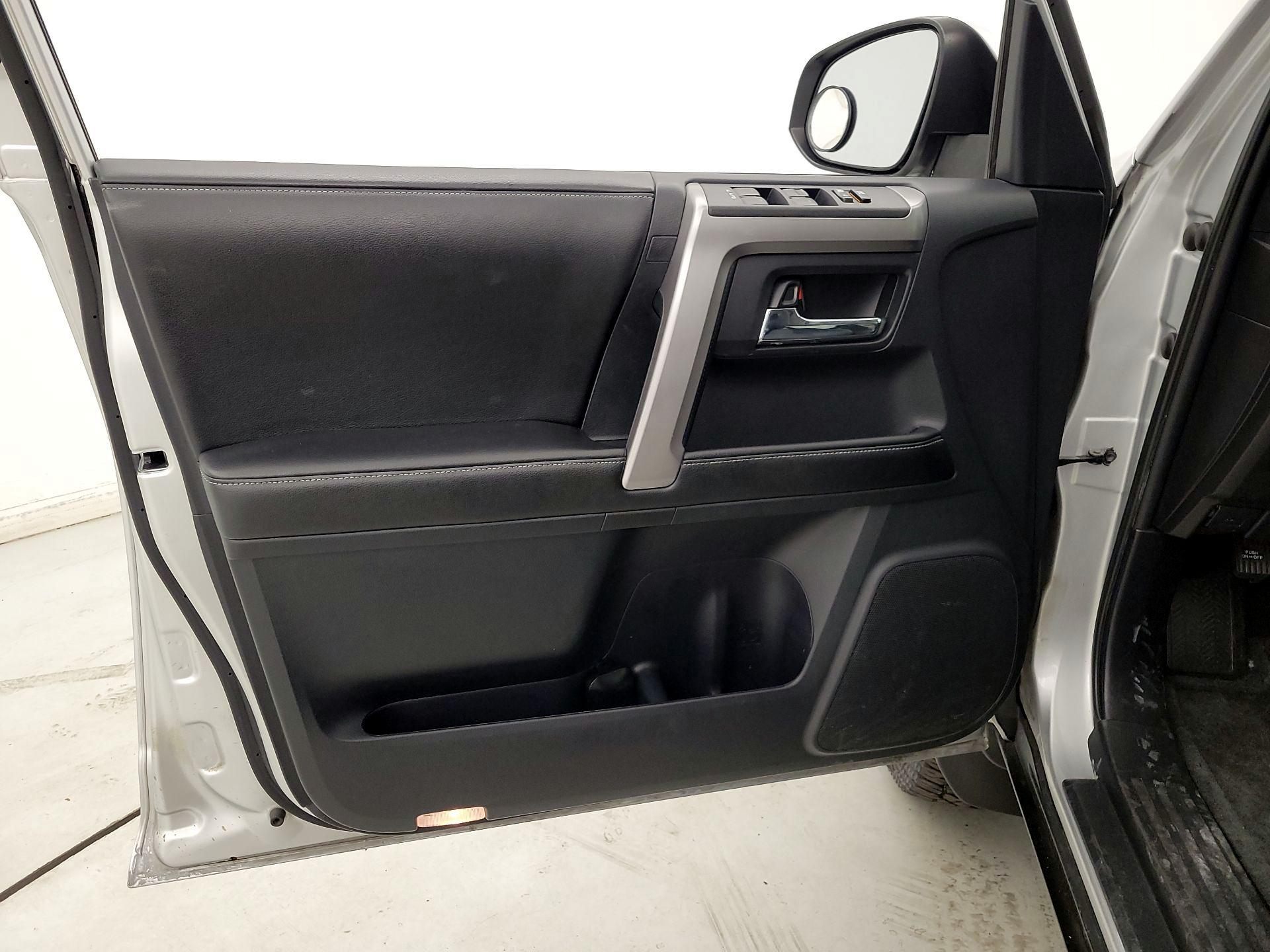 Thumbnail: 2015 Toyota 4Runner - 12