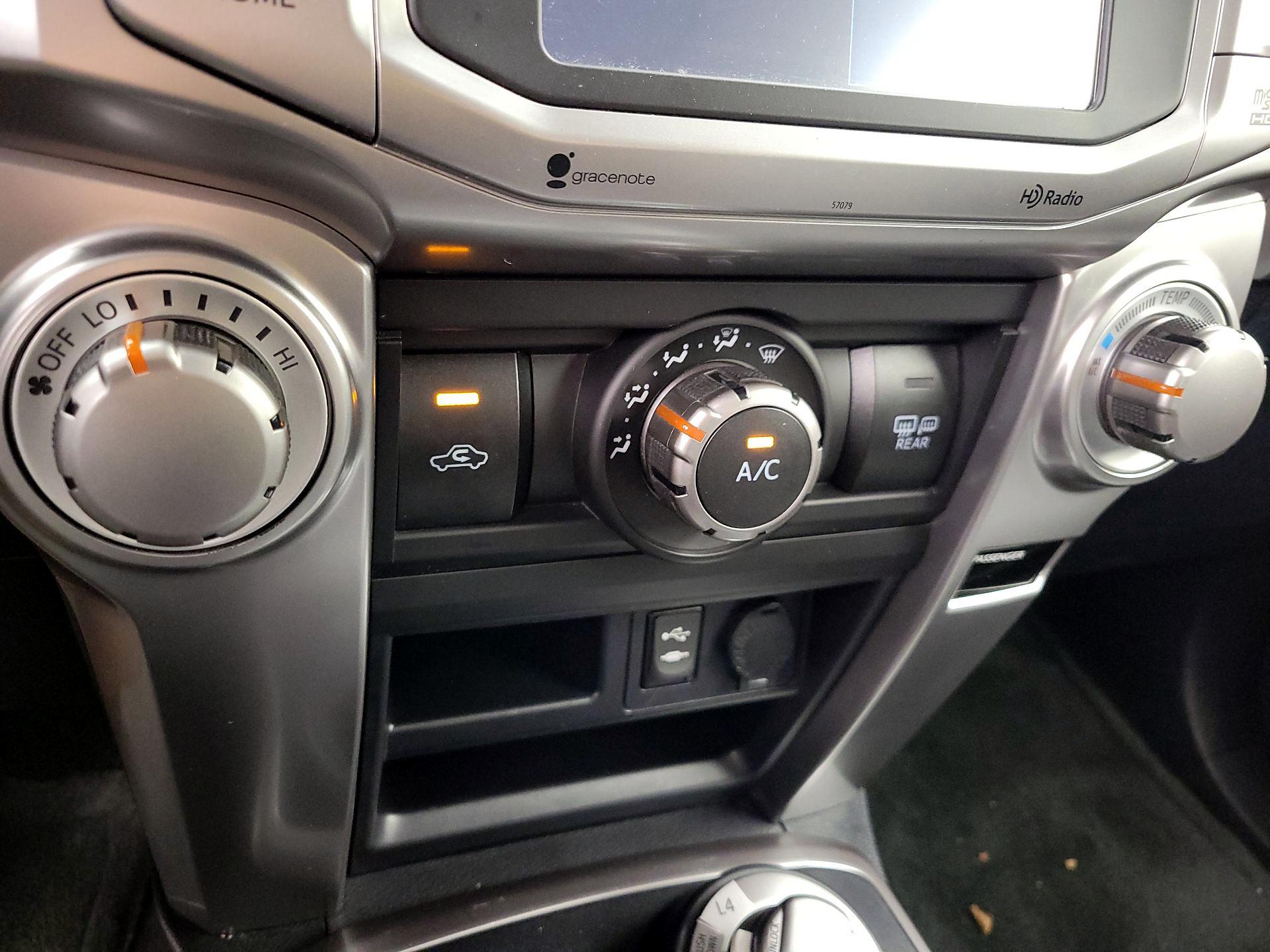 Thumbnail: 2015 Toyota 4Runner - 17