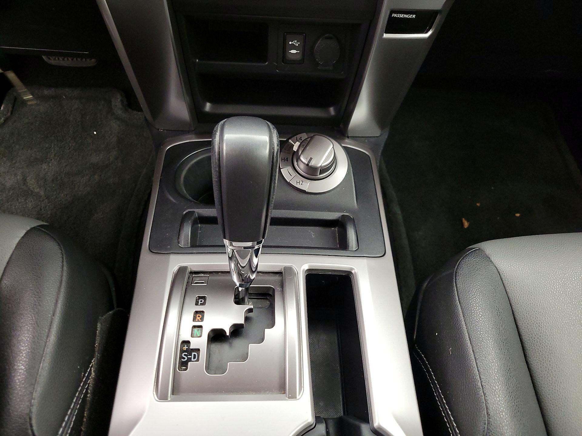 Thumbnail: 2015 Toyota 4Runner - 18