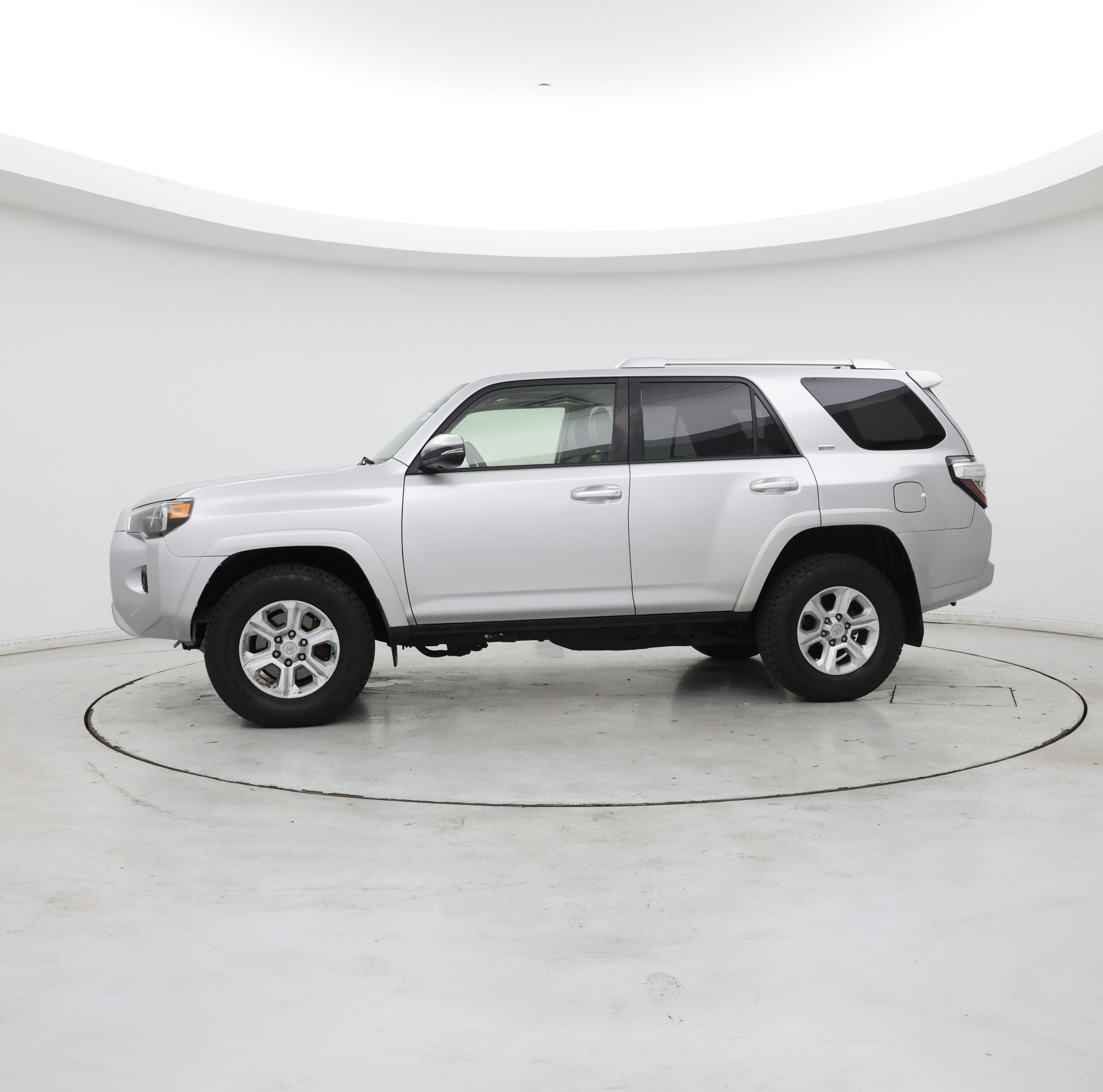 Thumbnail: 2015 Toyota 4Runner - 3