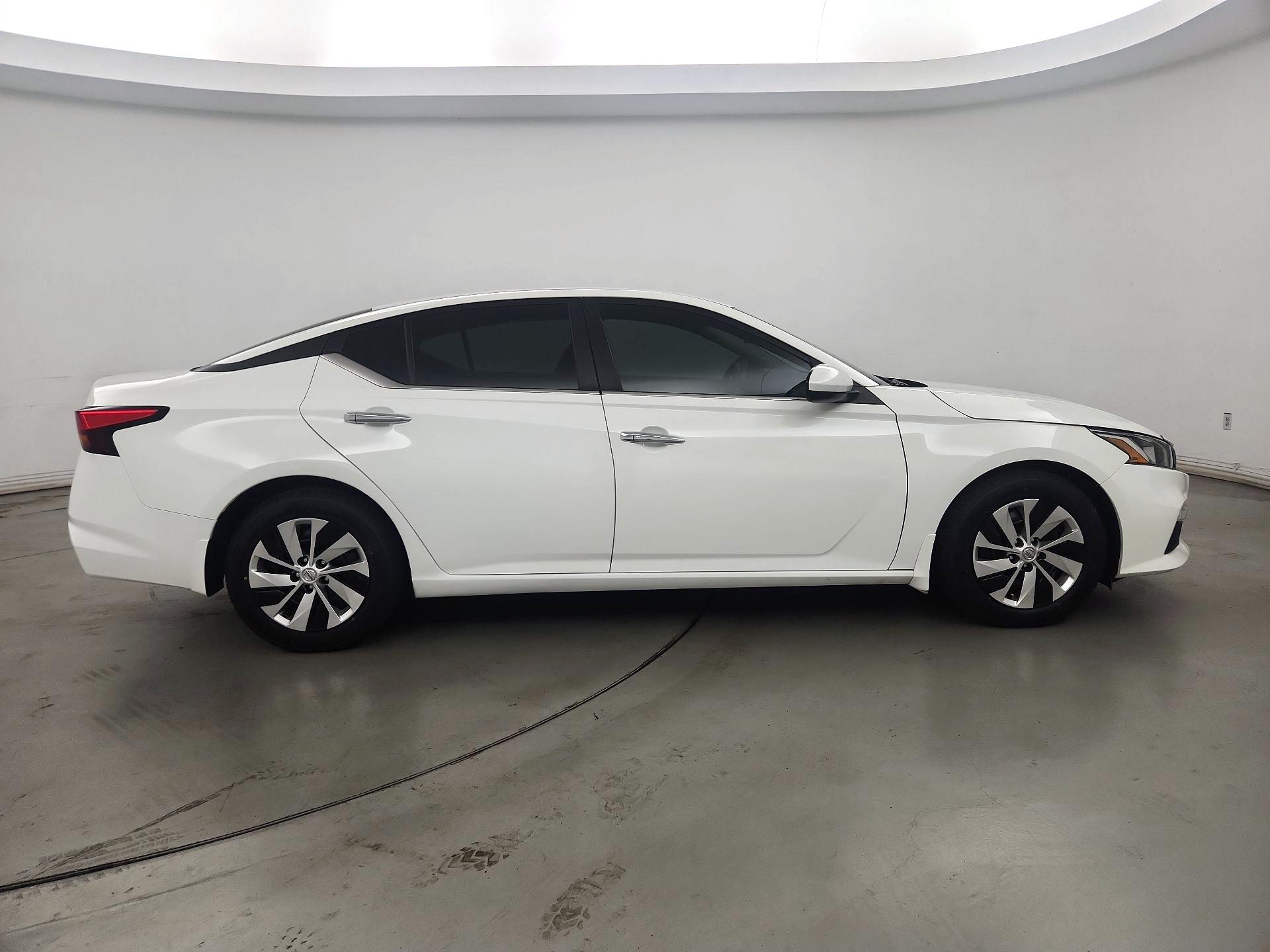 Thumbnail: 2021 Nissan Altima - 4