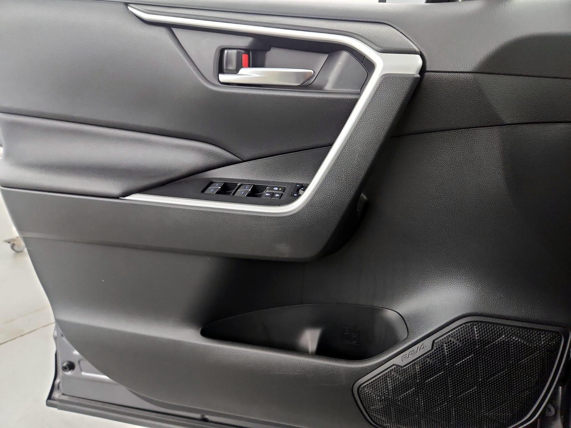Thumbnail: 2022 Toyota RAV4 - 12
