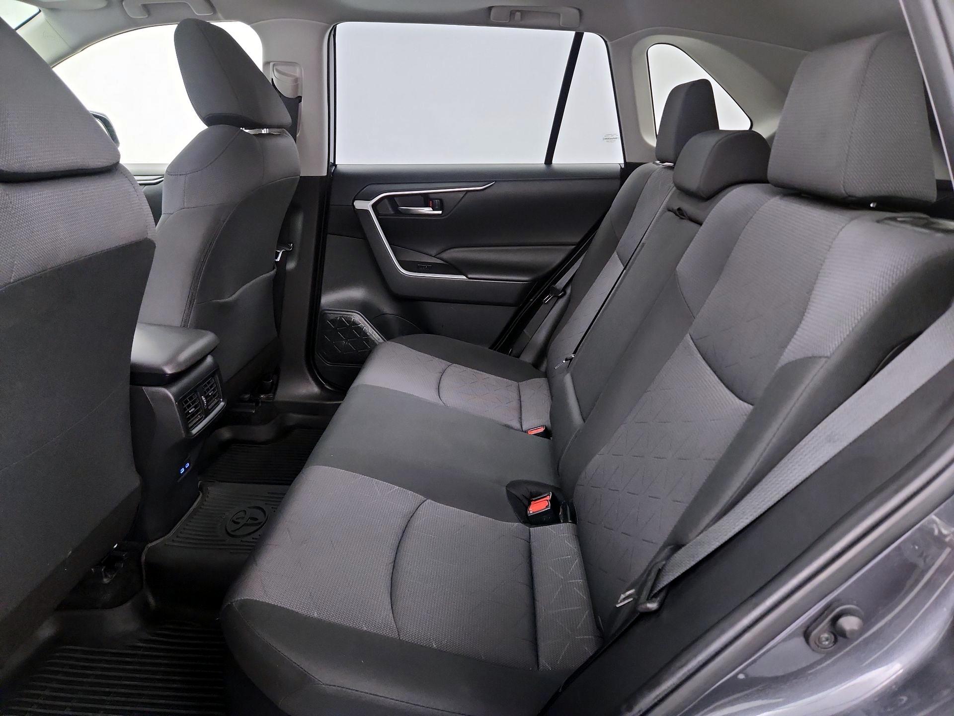 Thumbnail: 2022 Toyota RAV4 - 20