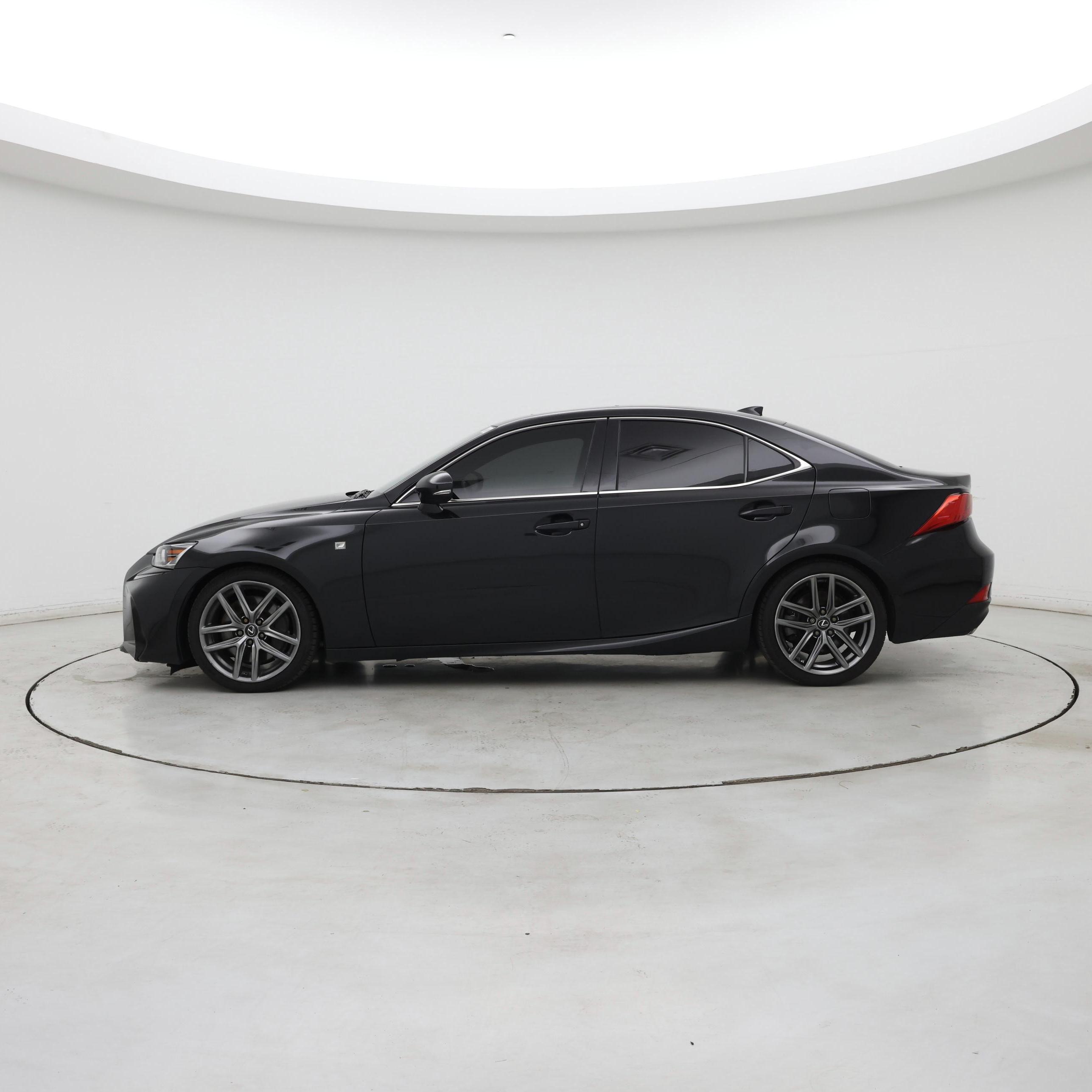Thumbnail: 2020 Lexus IS - 3