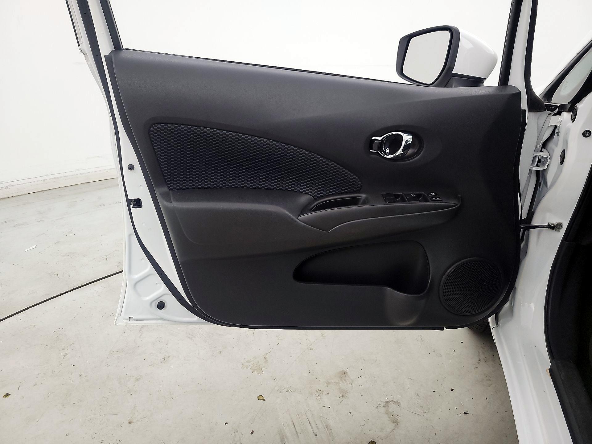 Thumbnail: 2016 Nissan Versa Note - 12