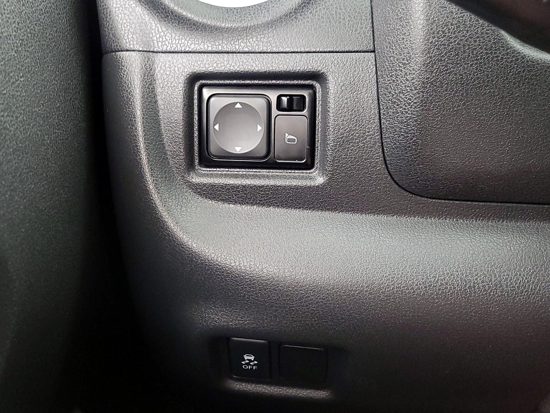Thumbnail: 2016 Nissan Versa Note - 13