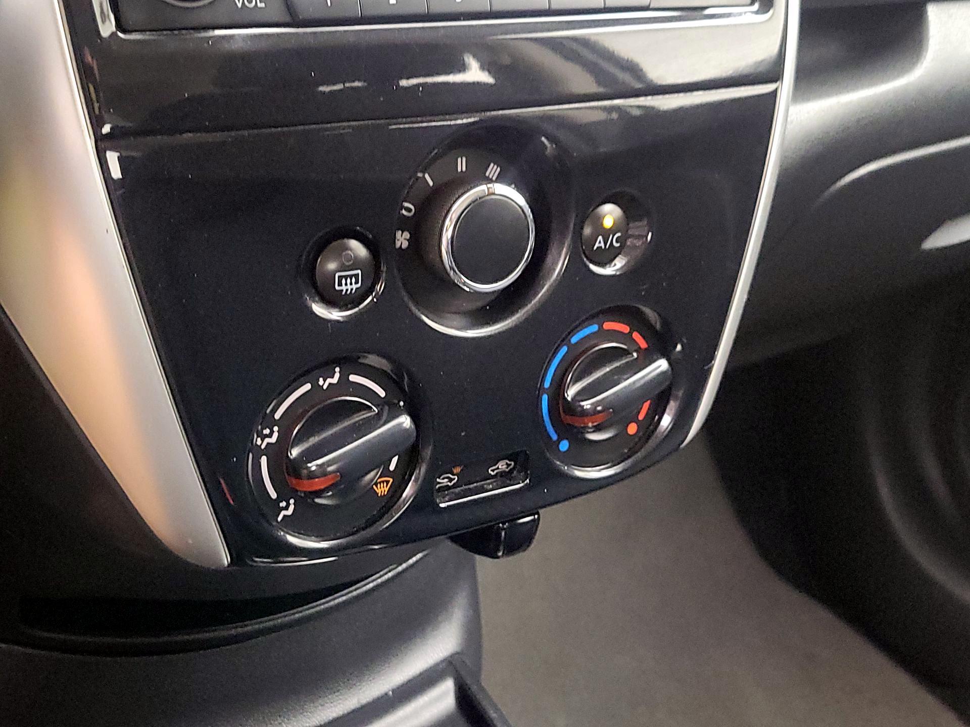 Thumbnail: 2016 Nissan Versa Note - 16