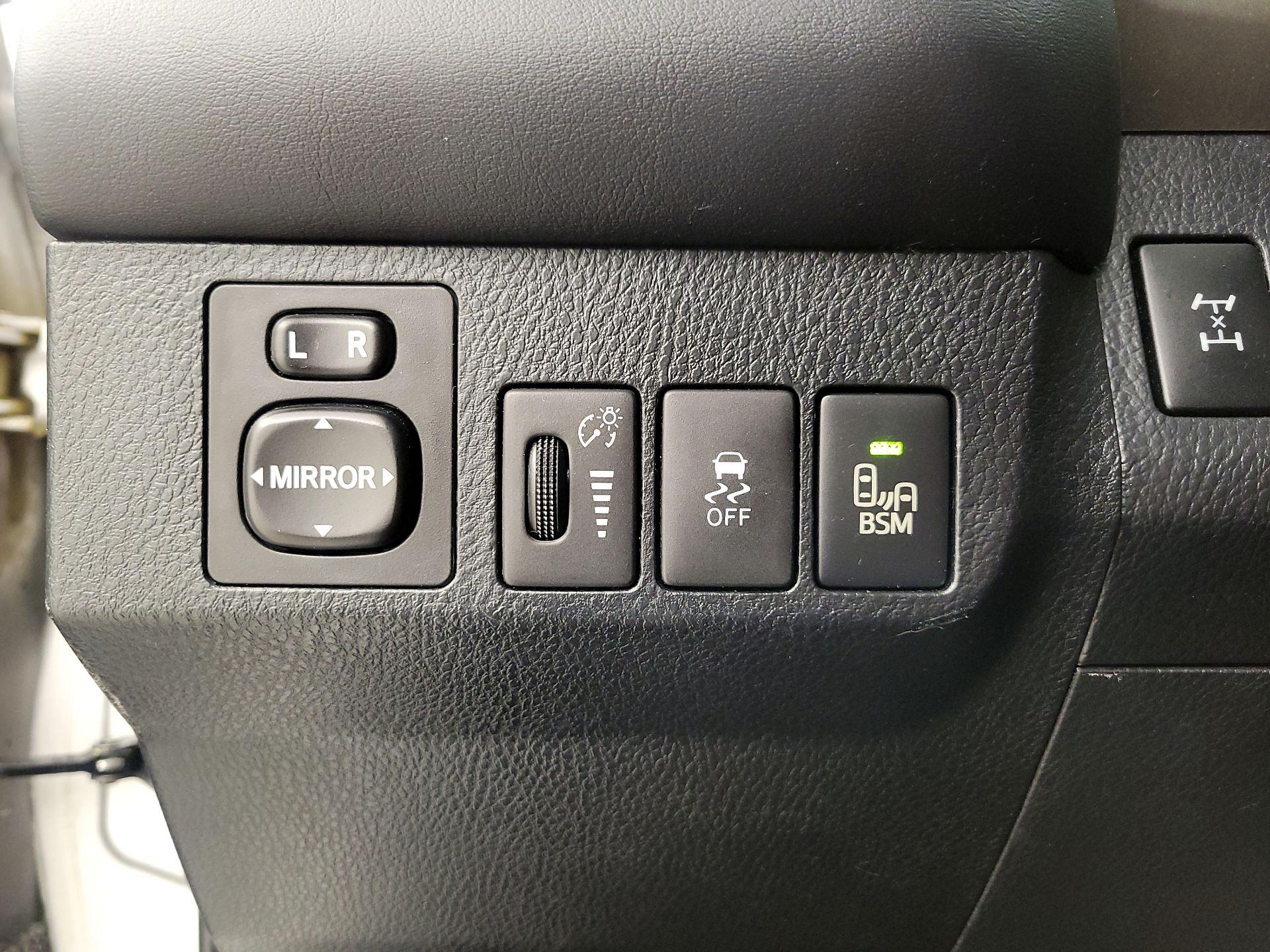 Thumbnail: 2013 Toyota RAV4 - 13