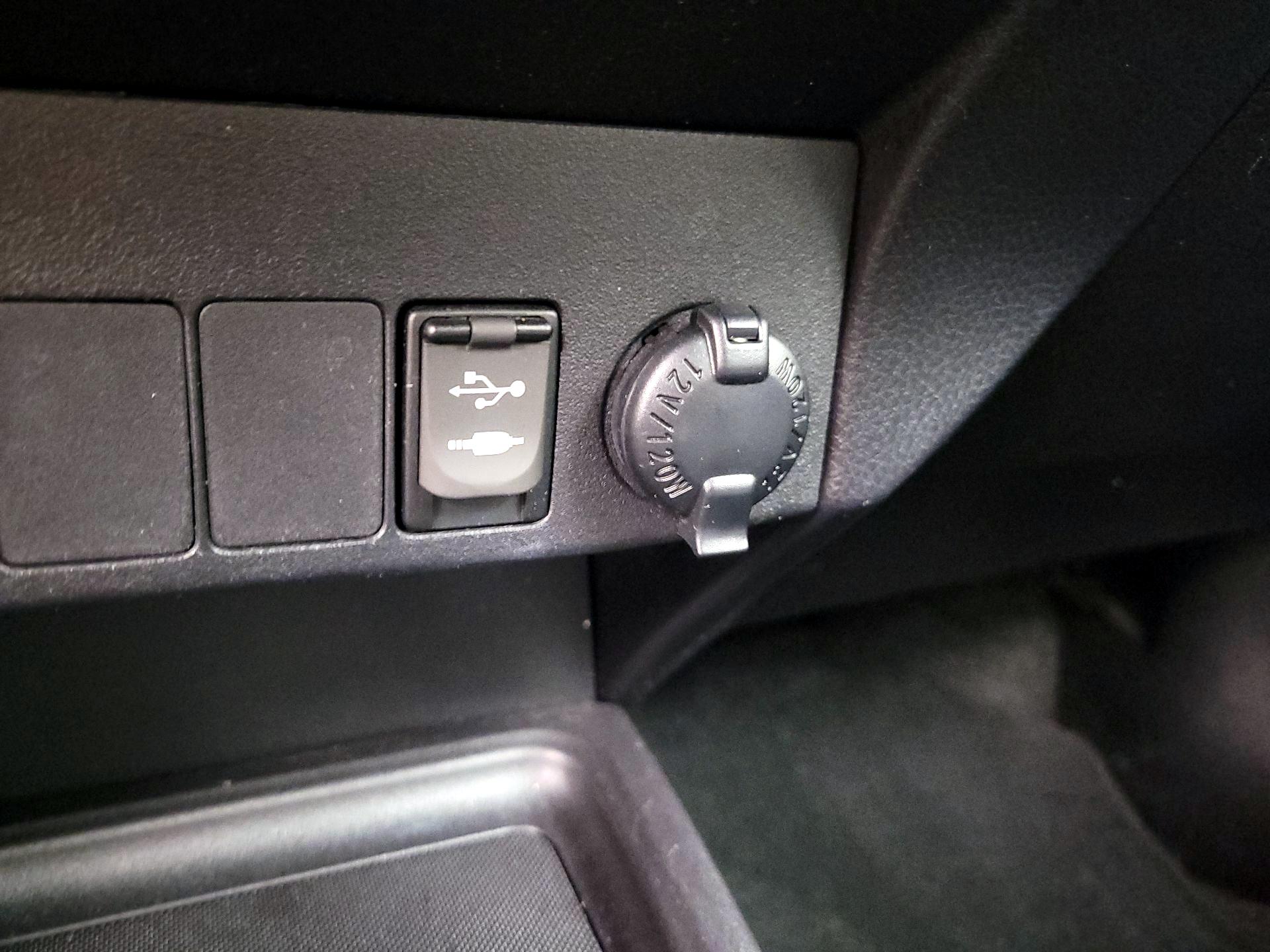 Thumbnail: 2013 Toyota RAV4 - 18