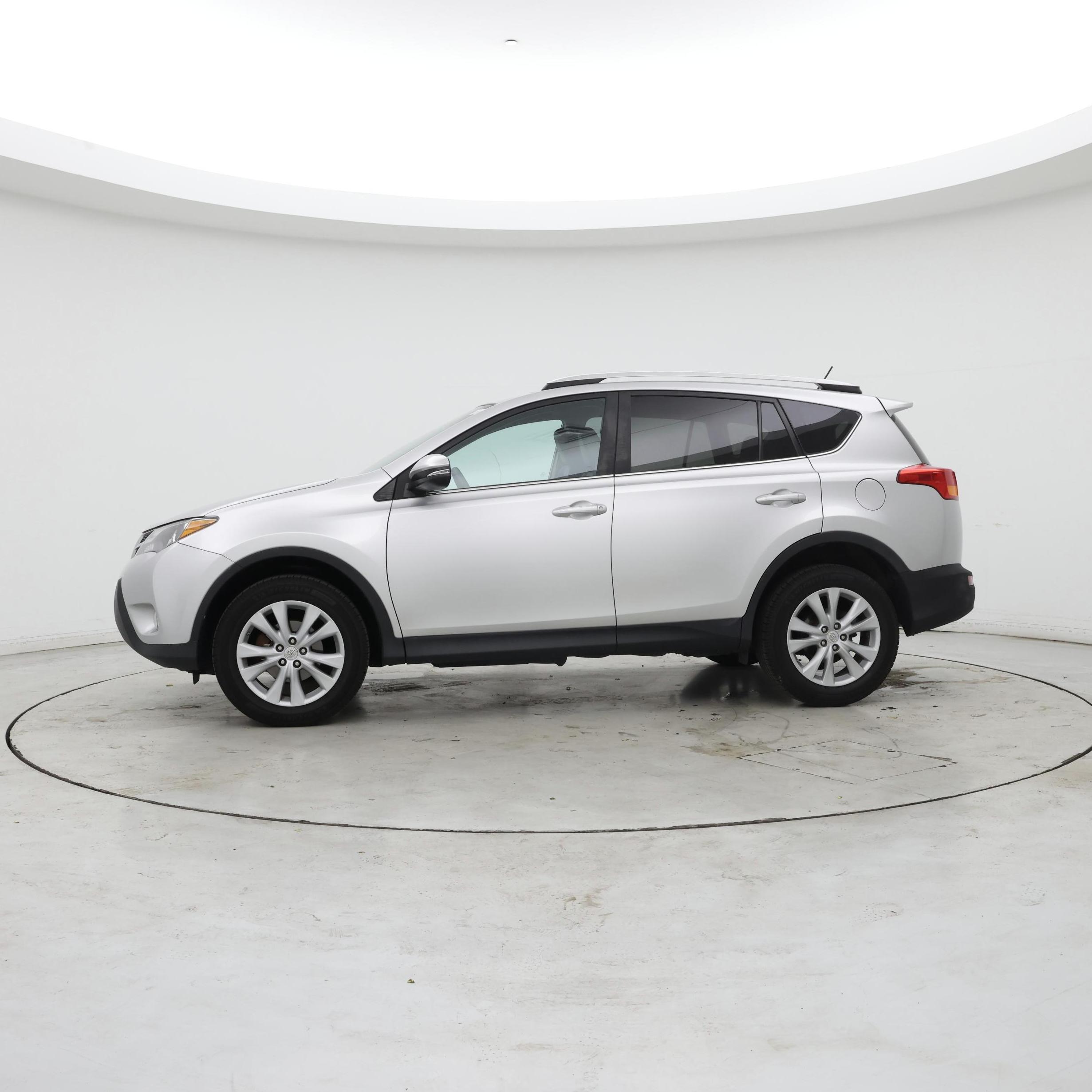 Thumbnail: 2013 Toyota RAV4 - 3