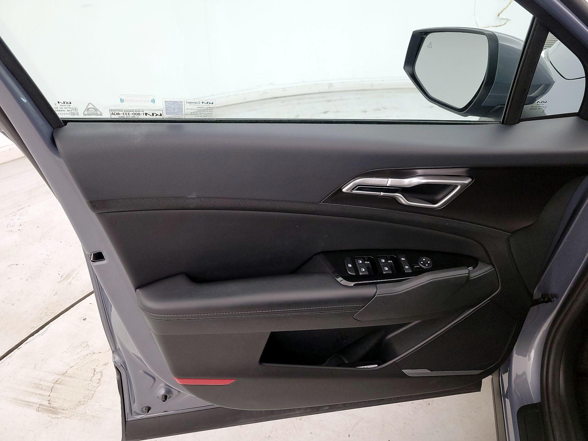 Thumbnail: 2023 Kia Sportage - 12