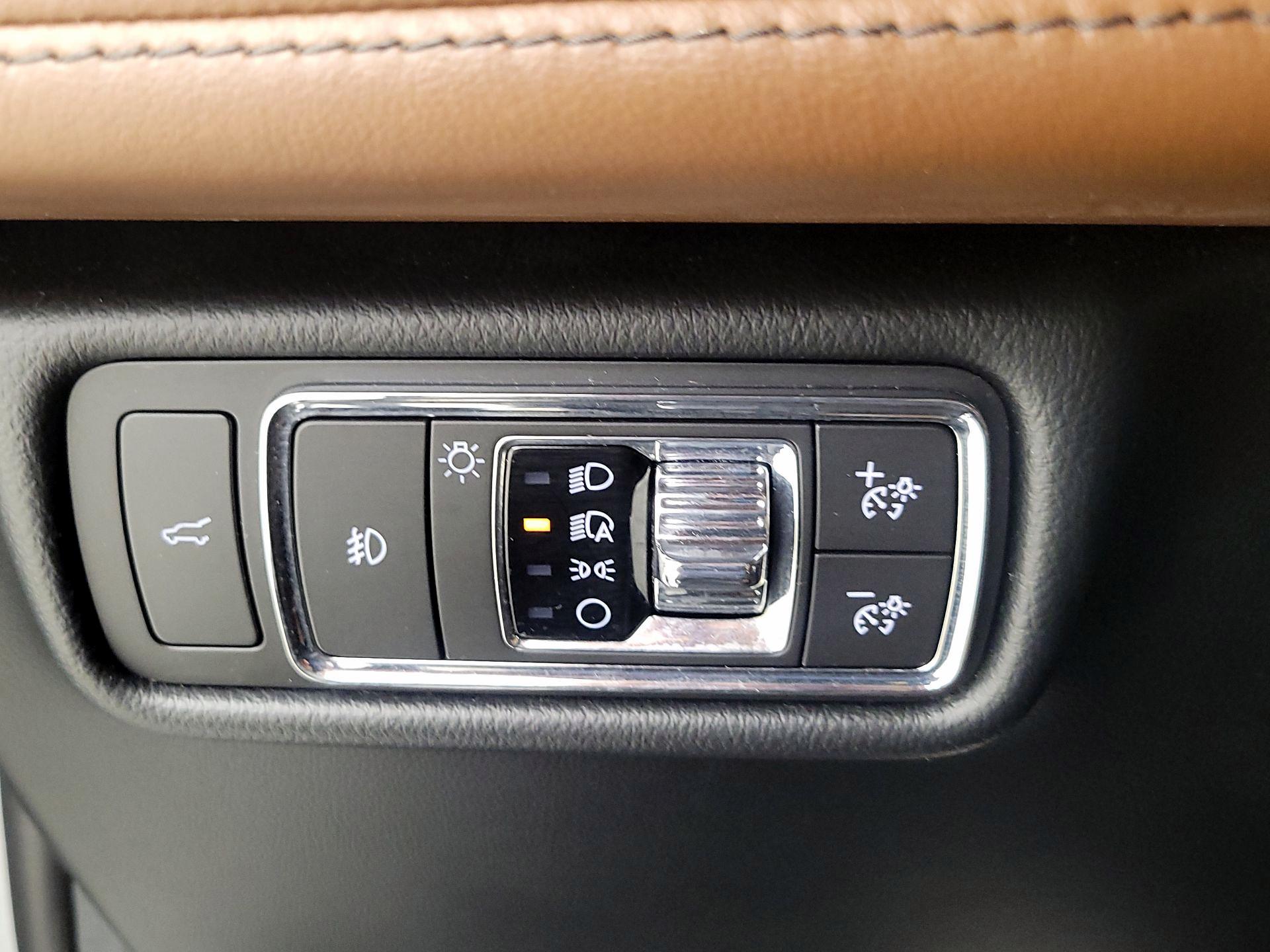 Thumbnail: 2020 Lincoln Aviator - 13