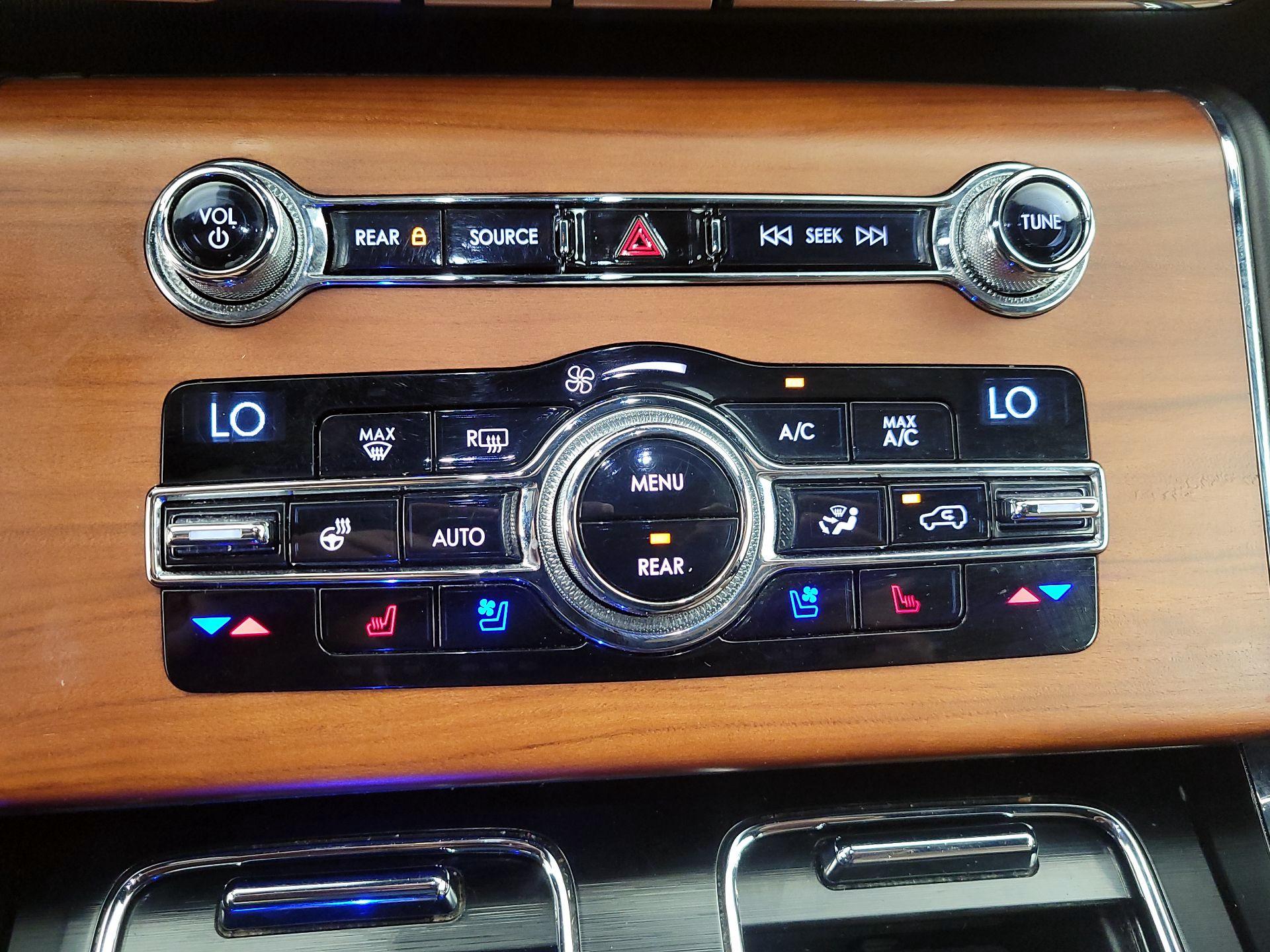 Thumbnail: 2020 Lincoln Aviator - 17