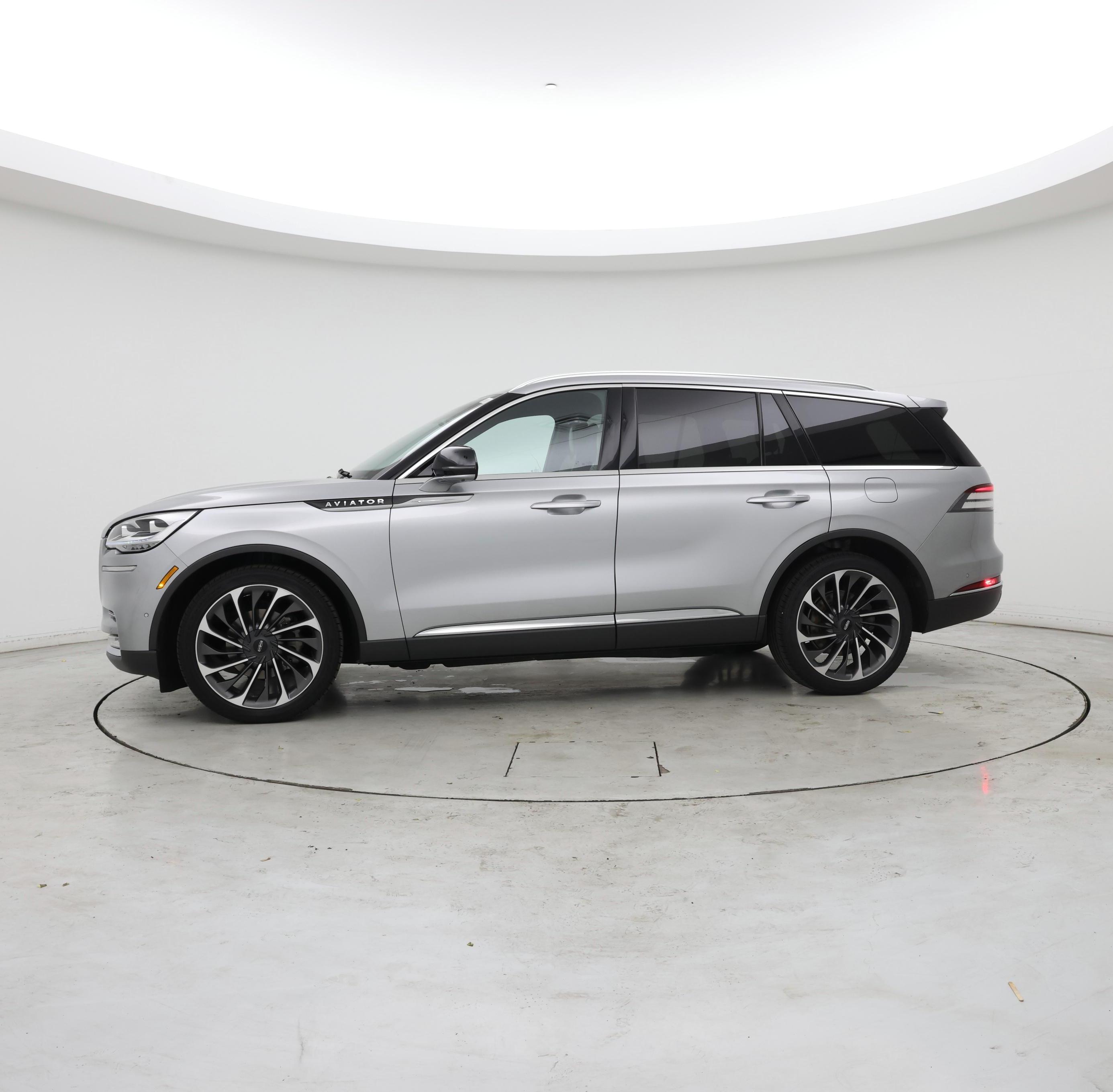 Thumbnail: 2020 Lincoln Aviator - 3