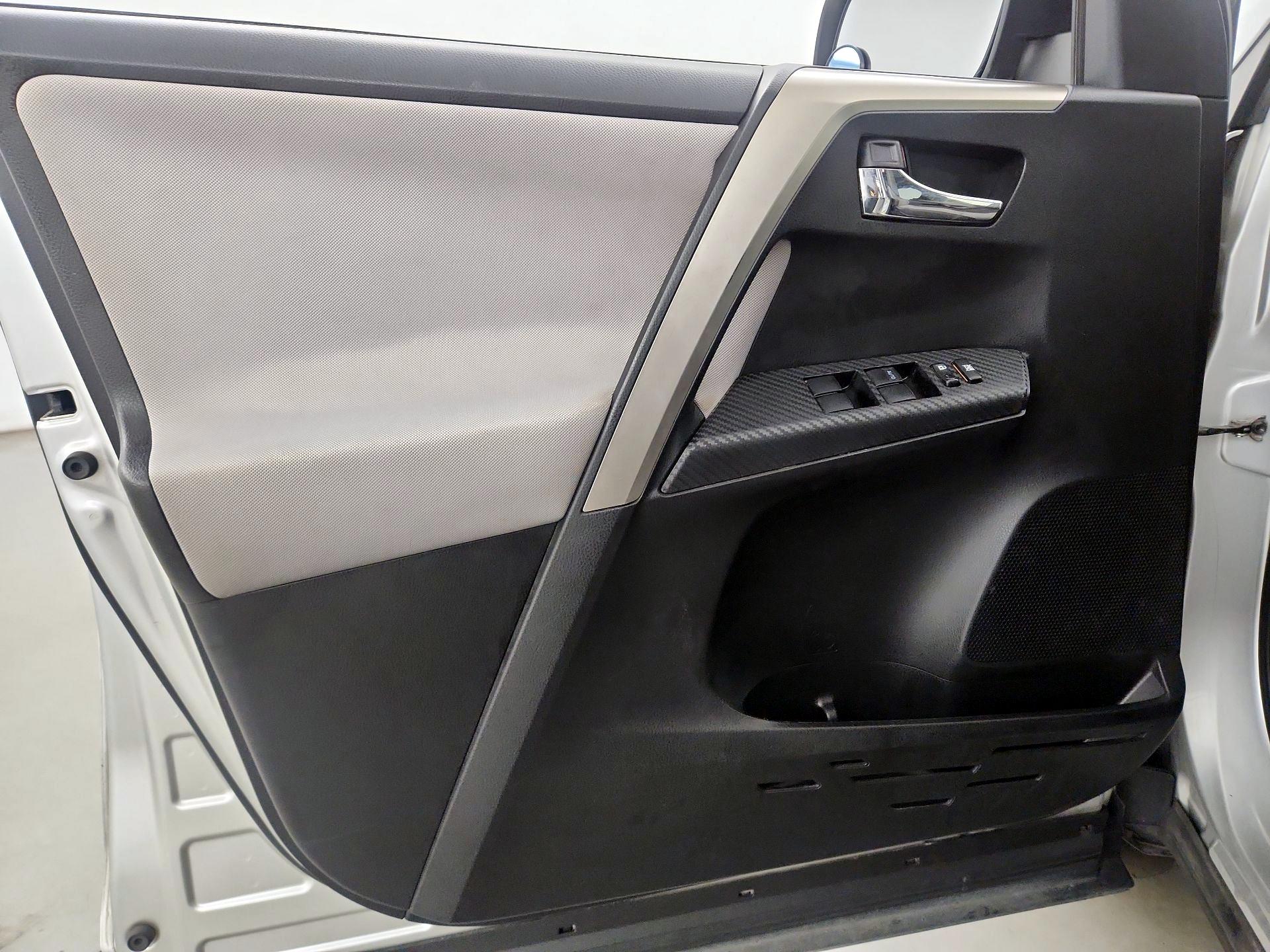 Thumbnail: 2014 Toyota RAV4 - 12