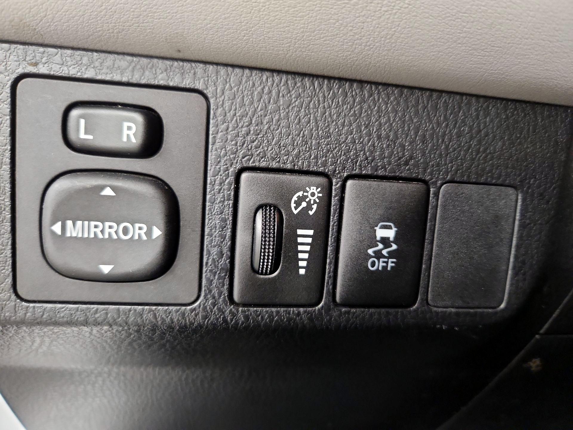 Thumbnail: 2014 Toyota RAV4 - 13