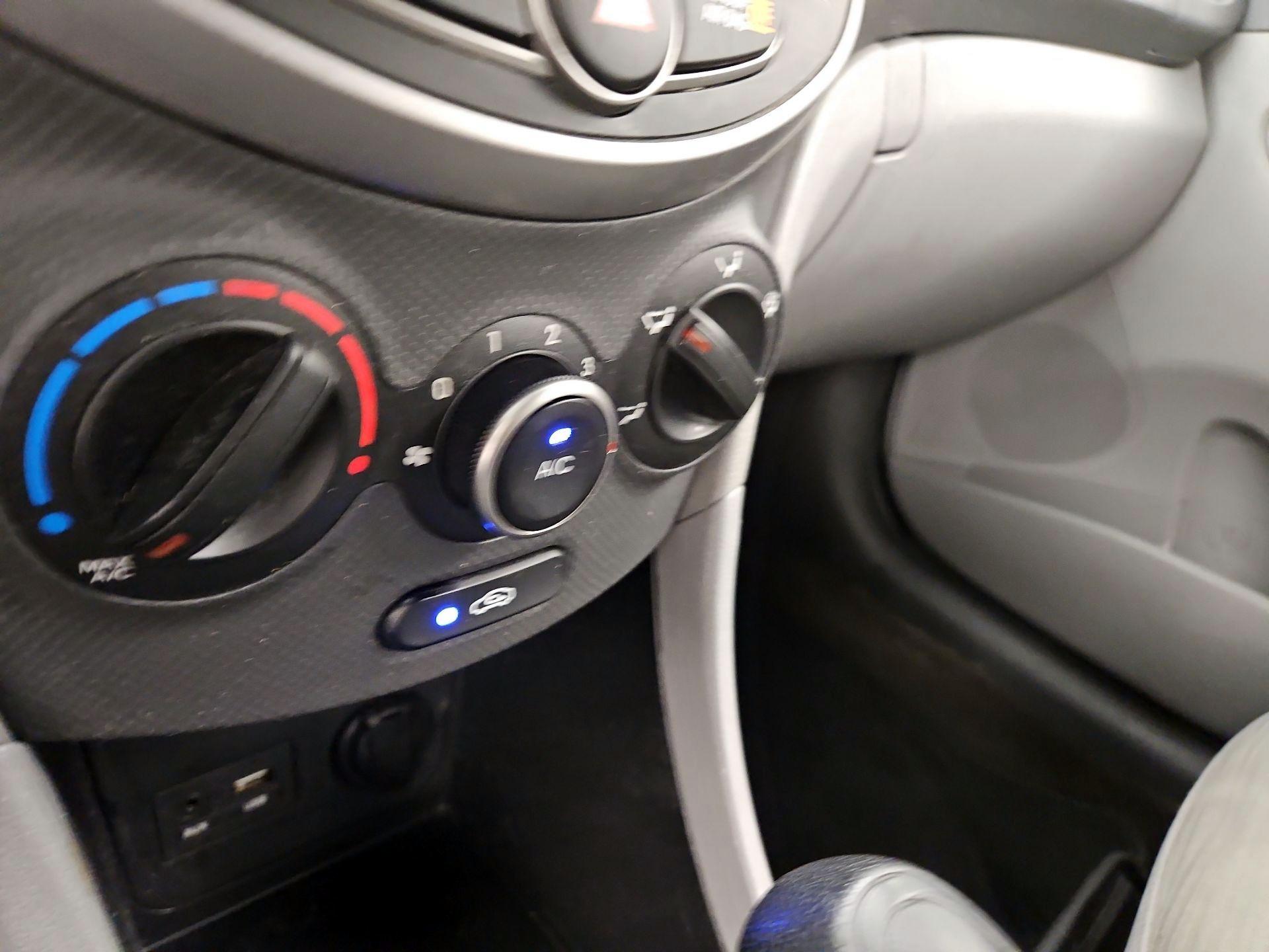Thumbnail: 2017 Hyundai Accent - 15
