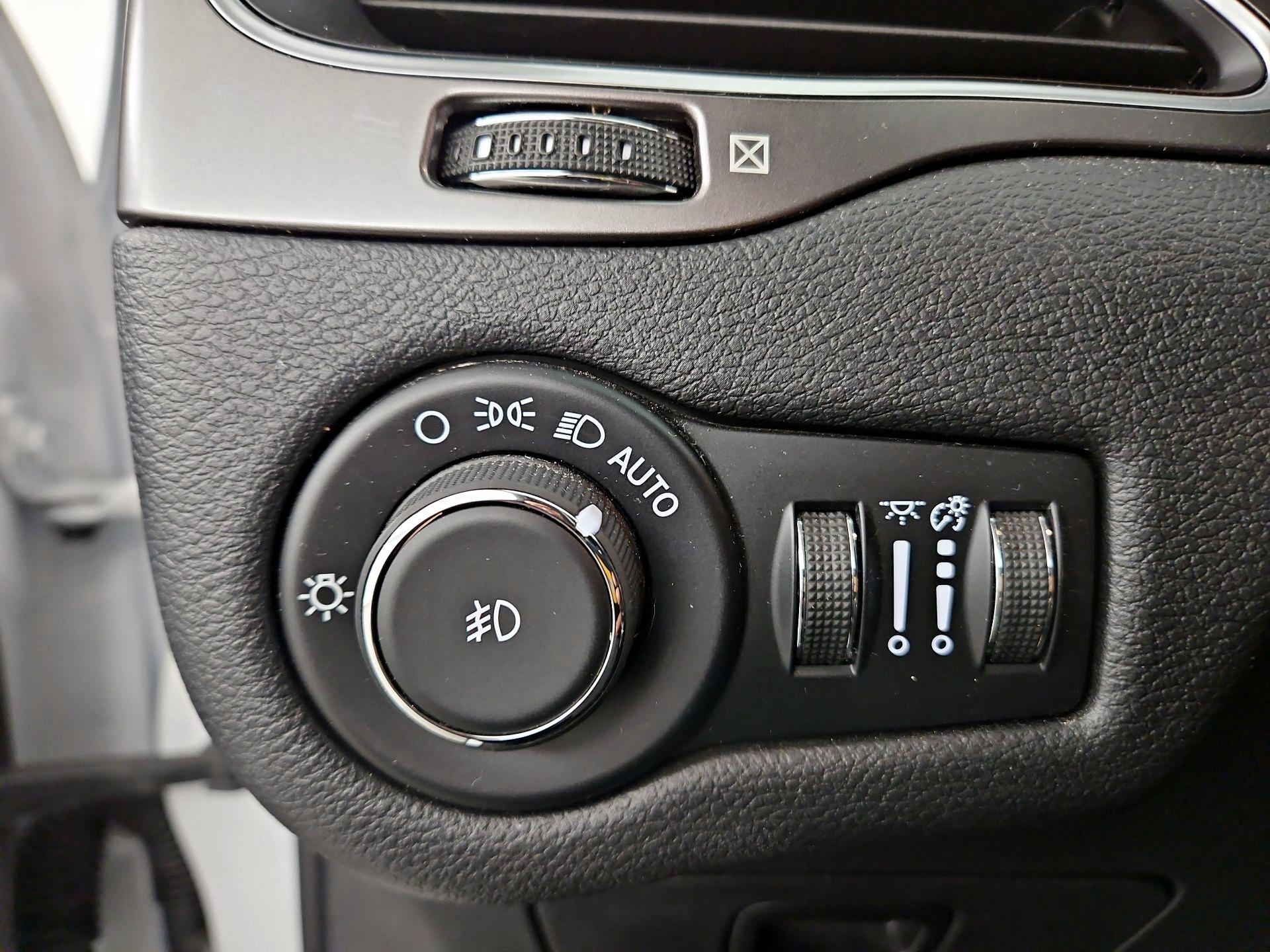 Thumbnail: 2020 Jeep Cherokee - 13