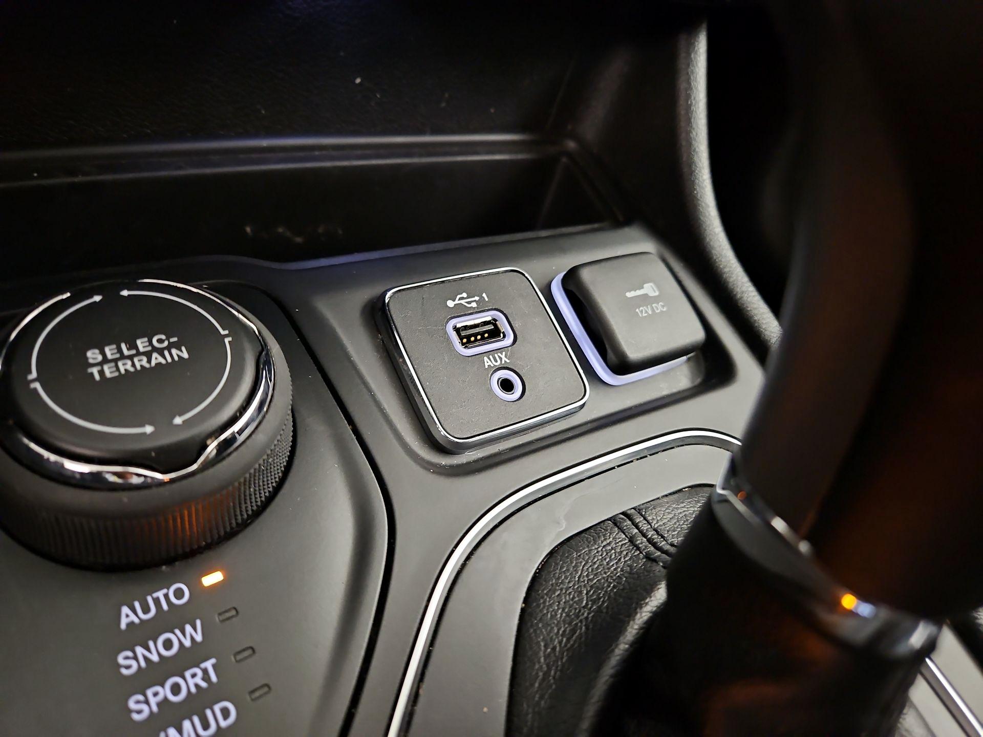 Thumbnail: 2020 Jeep Cherokee - 18