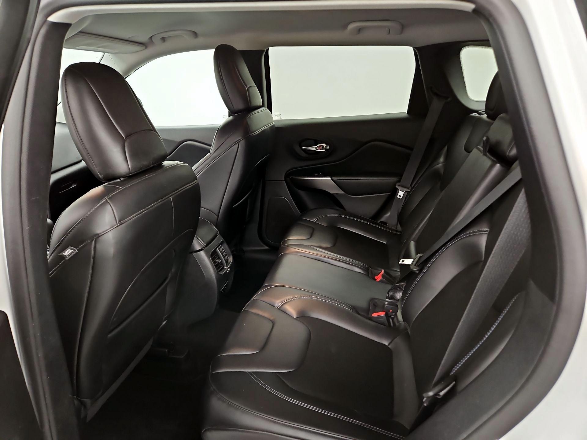 Thumbnail: 2020 Jeep Cherokee - 19