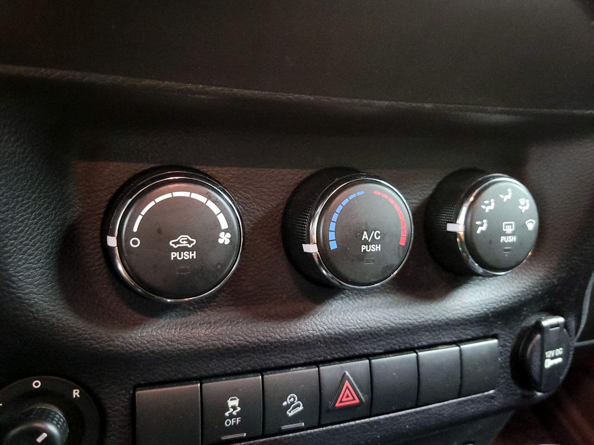 Thumbnail: 2017 Jeep Wrangler - 14
