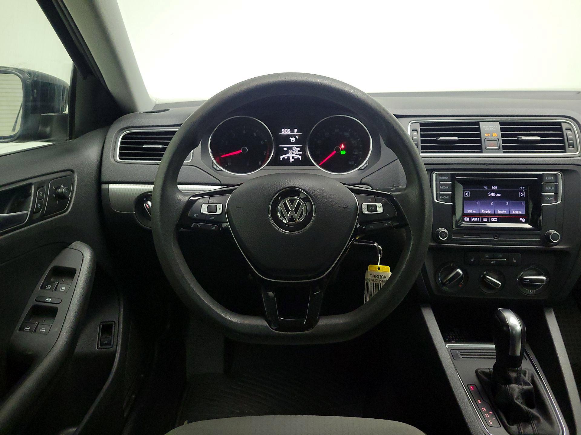 Thumbnail: 2017 Volkswagen Jetta - 10