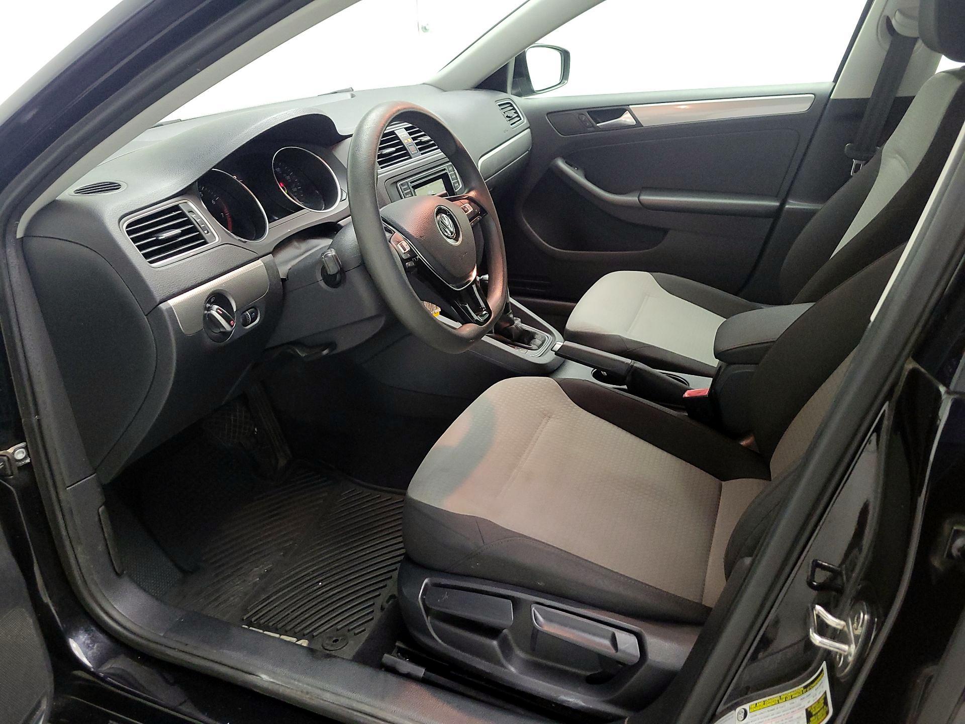 Thumbnail: 2017 Volkswagen Jetta - 11