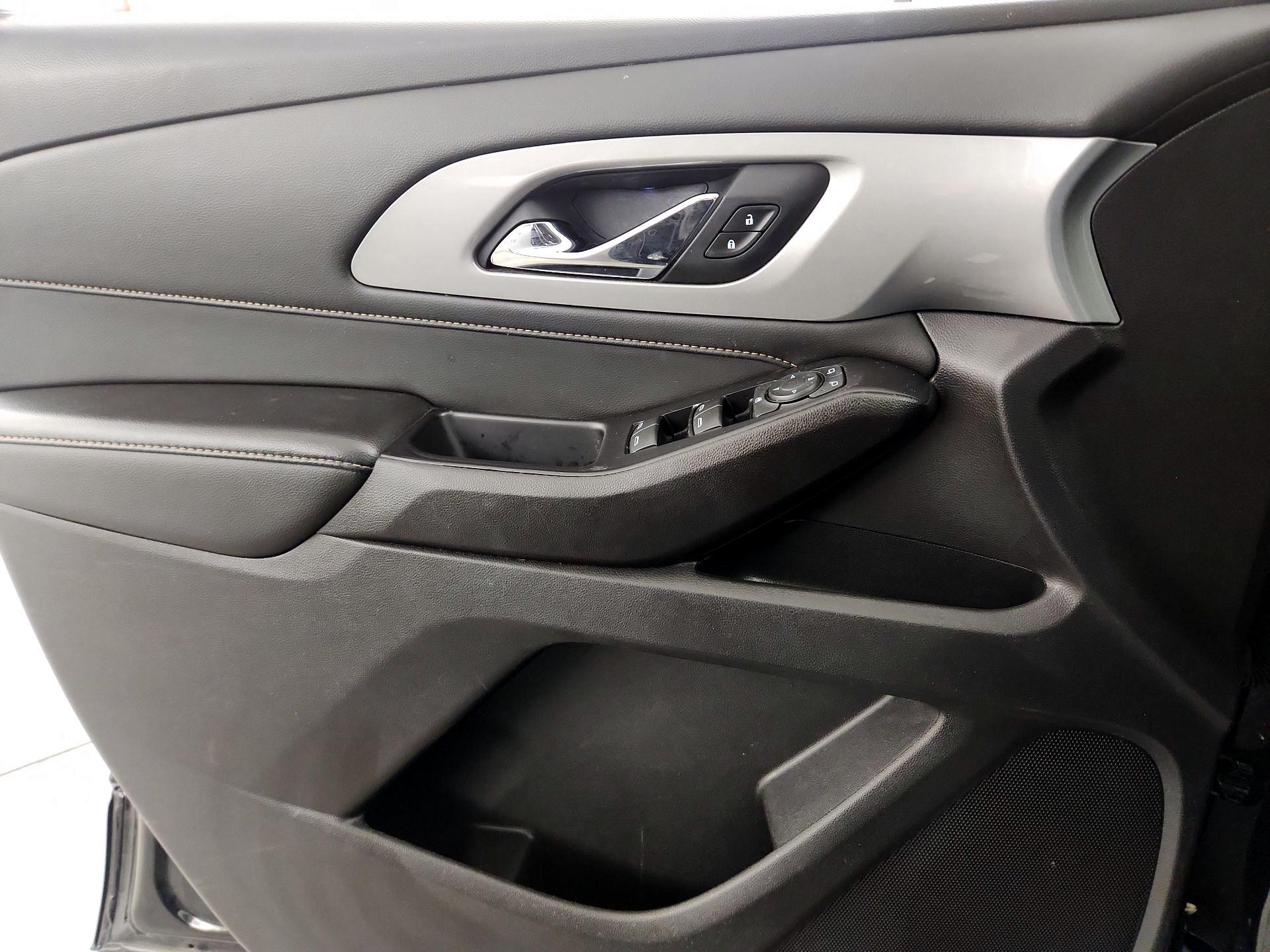 Thumbnail: 2021 Chevrolet Traverse - 12
