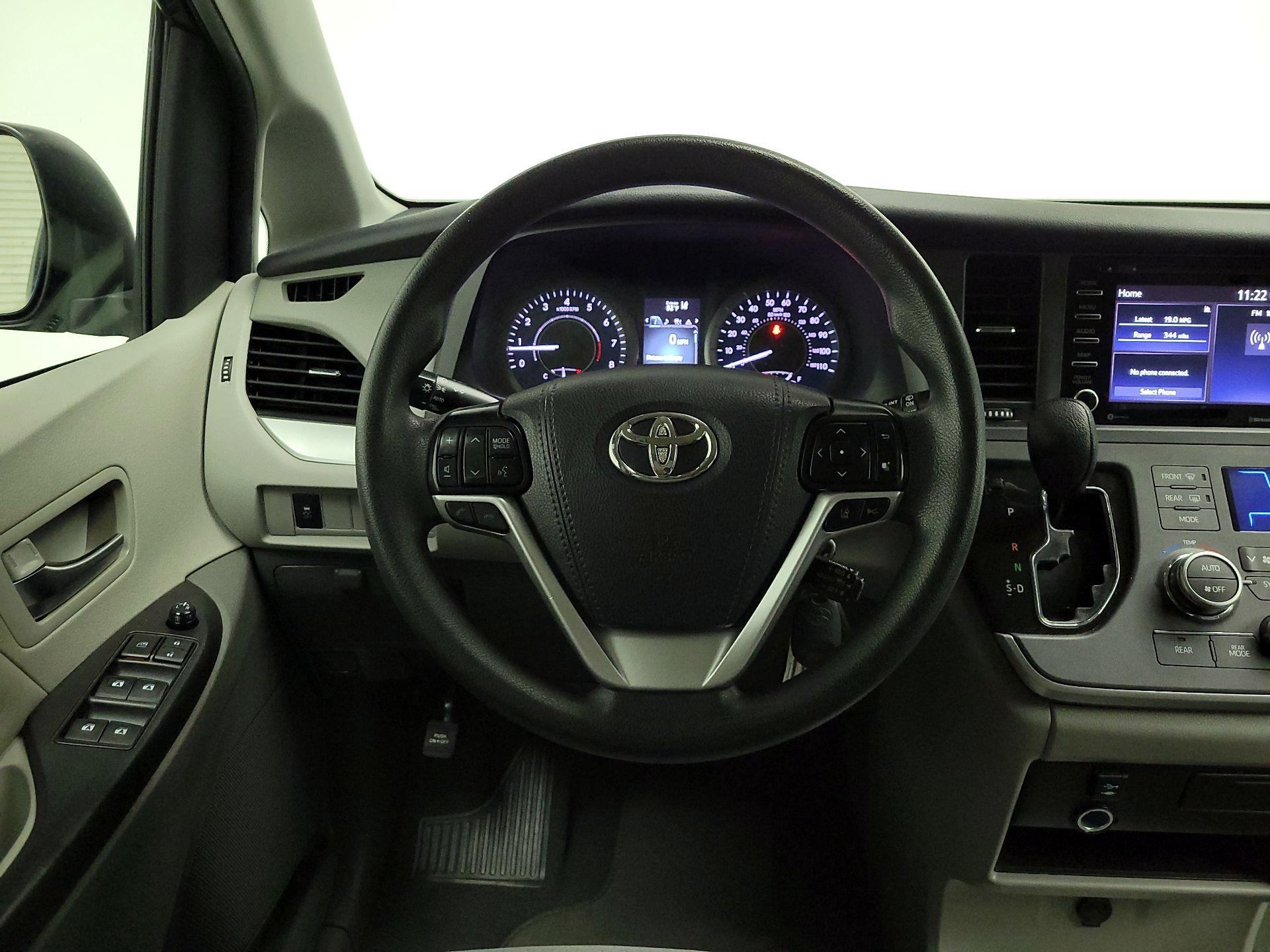 Thumbnail: 2020 Toyota Sienna - 10