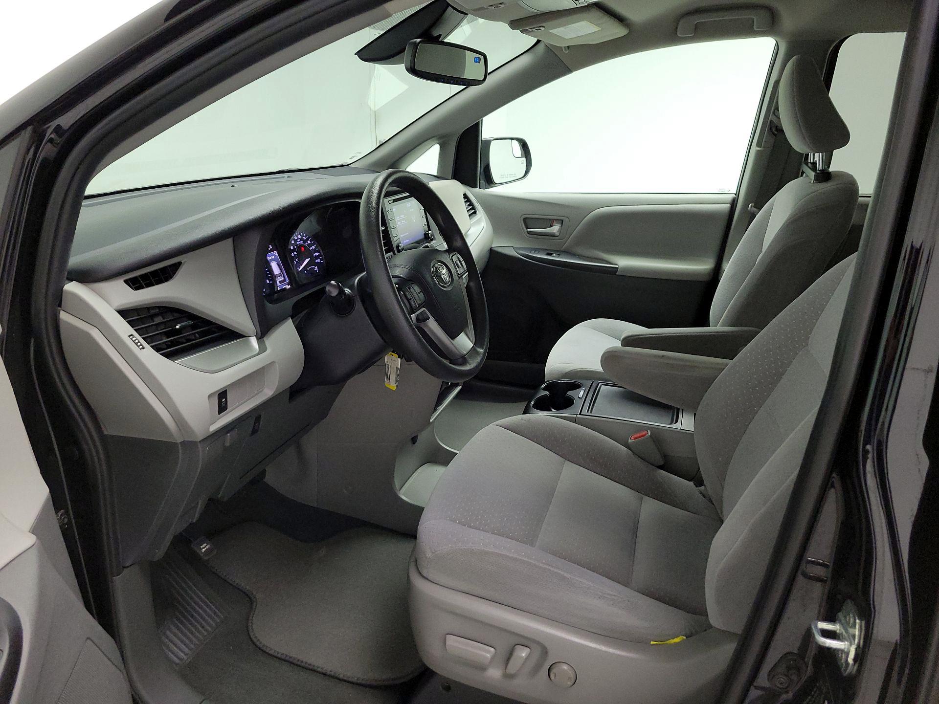 Thumbnail: 2020 Toyota Sienna - 11