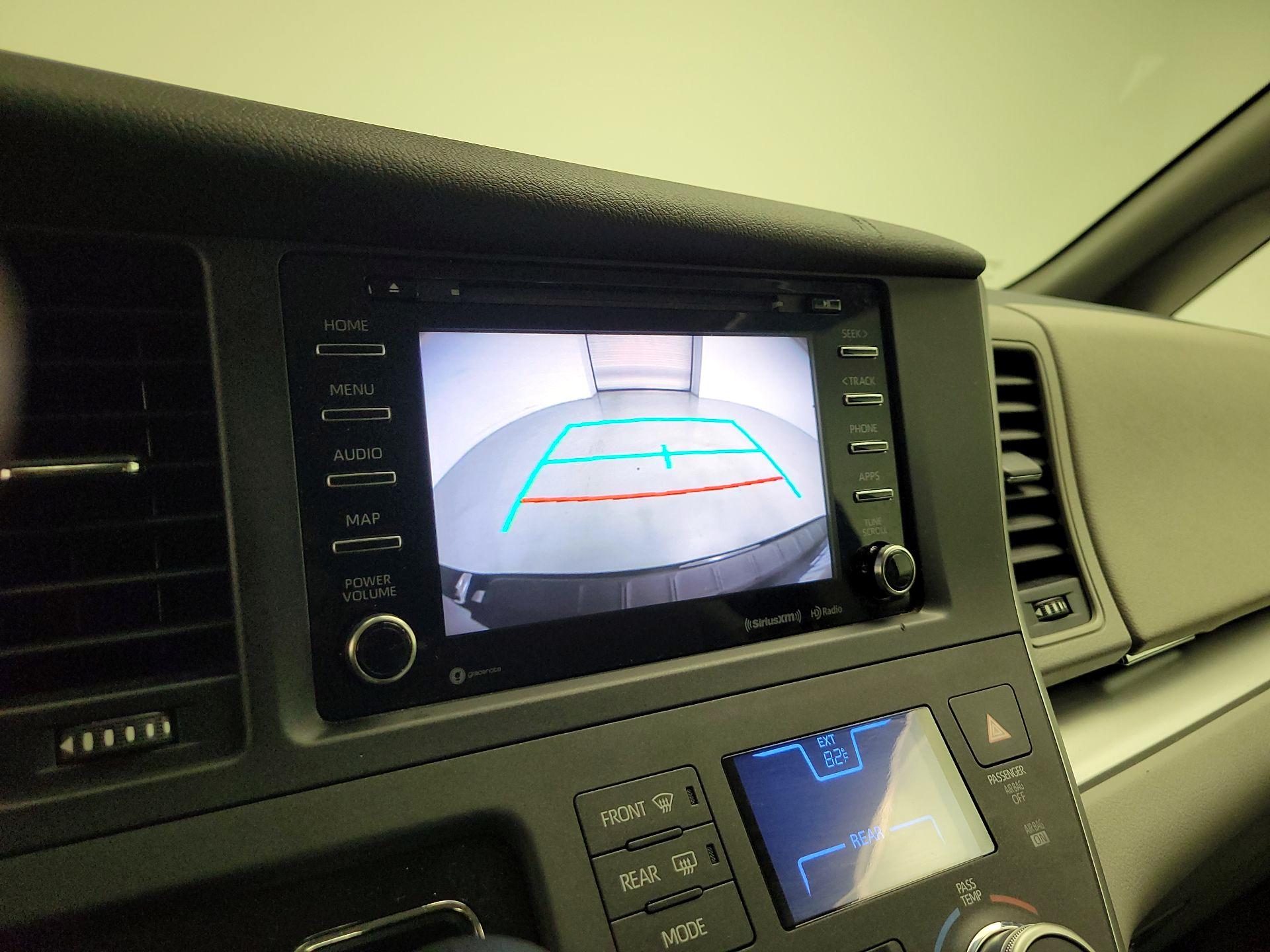 Thumbnail: 2020 Toyota Sienna - 13