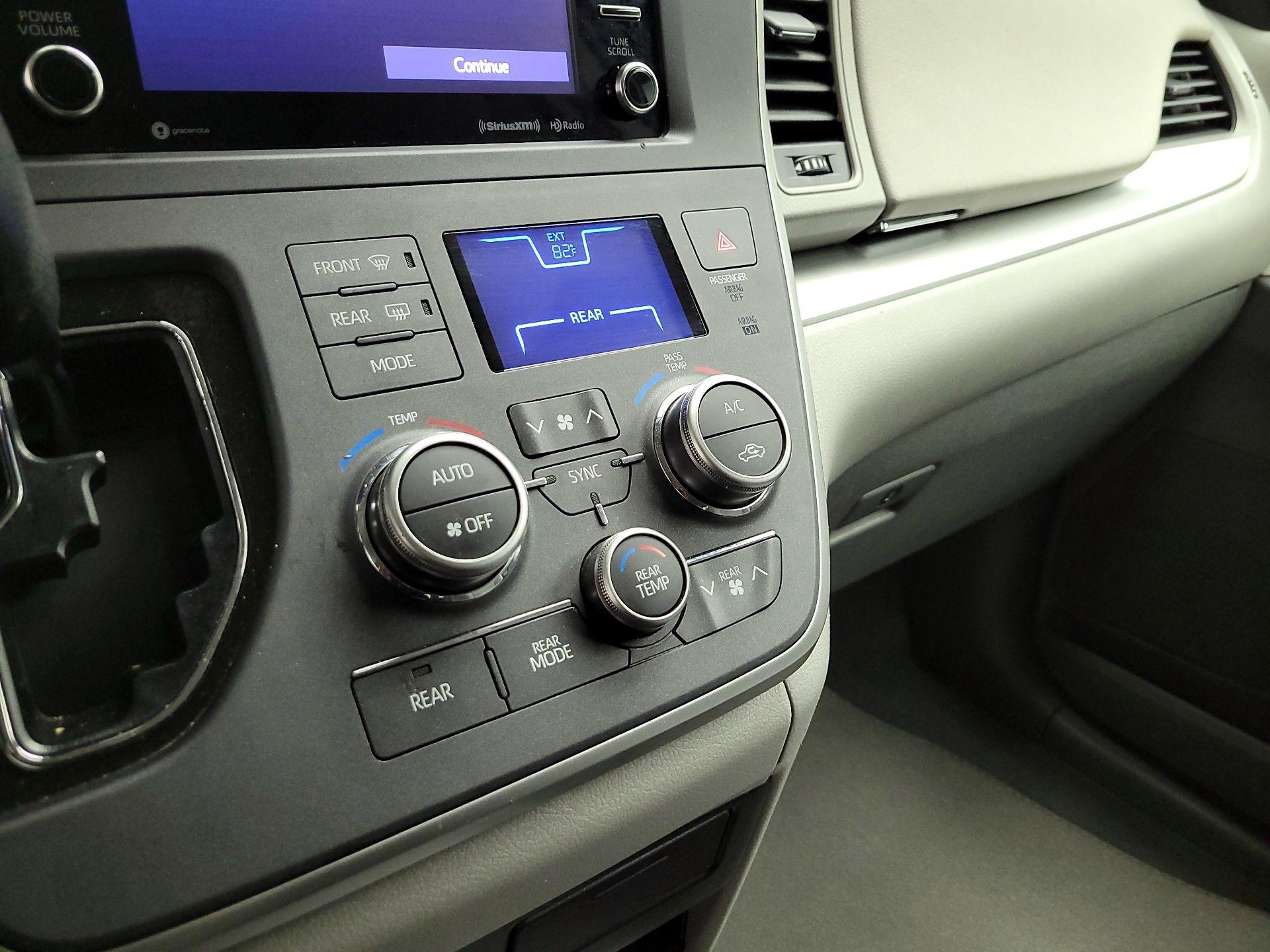 Thumbnail: 2020 Toyota Sienna - 15