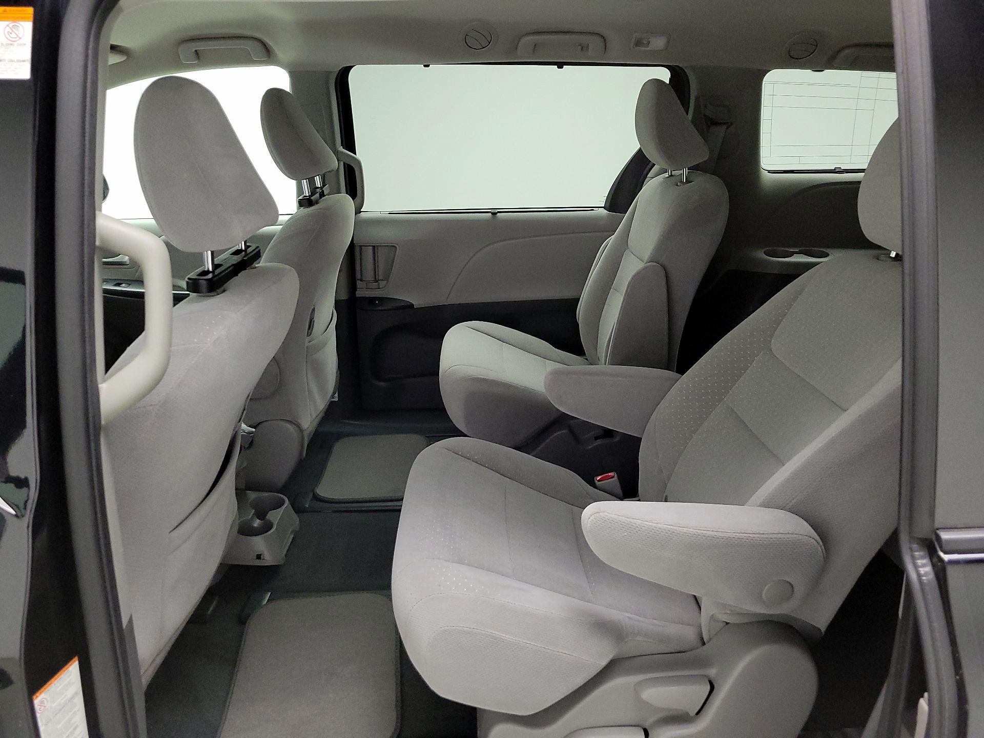 Thumbnail: 2020 Toyota Sienna - 17