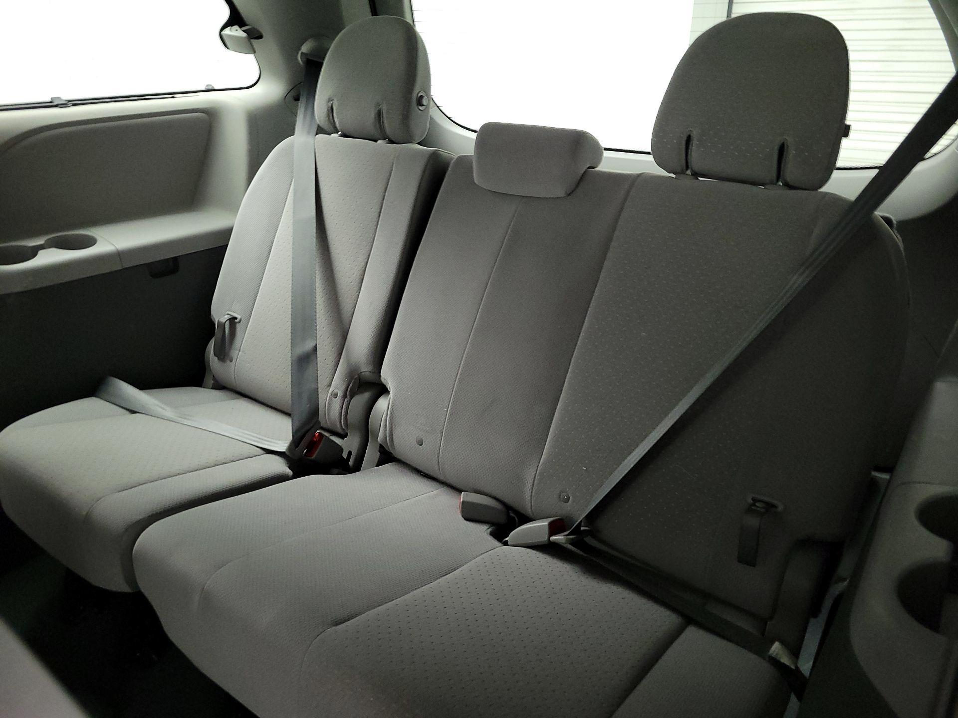 Thumbnail: 2020 Toyota Sienna - 18