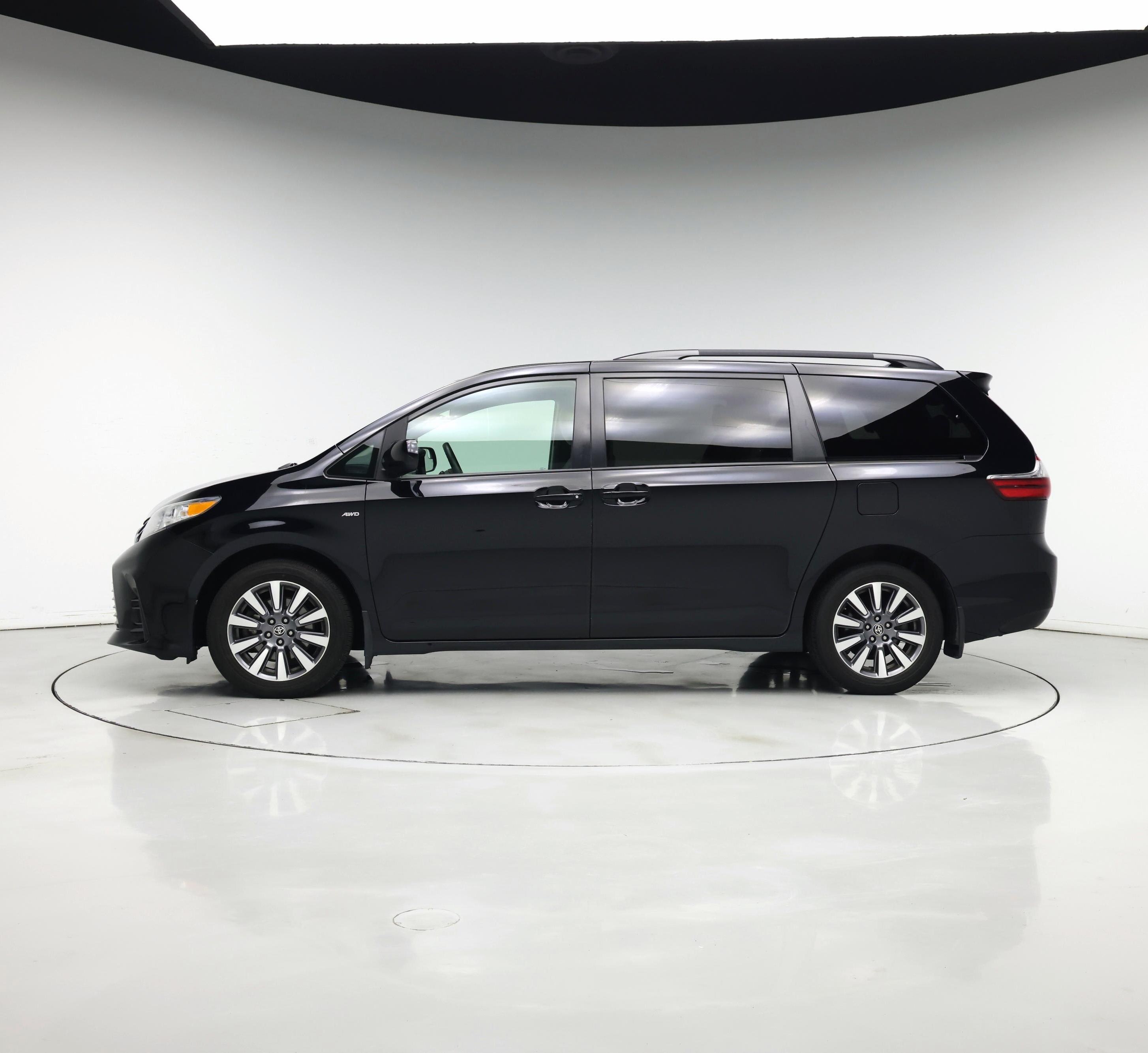 Thumbnail: 2020 Toyota Sienna - 3