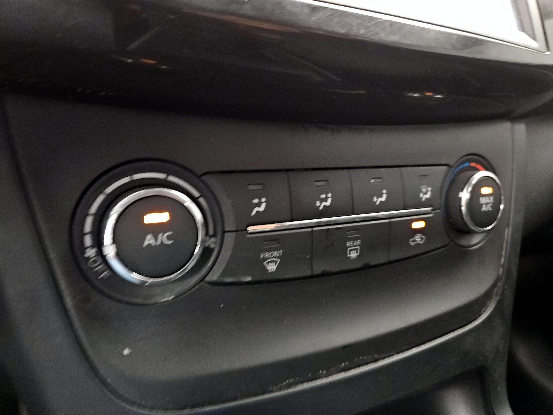 Thumbnail: 2019 Nissan Sentra - 16