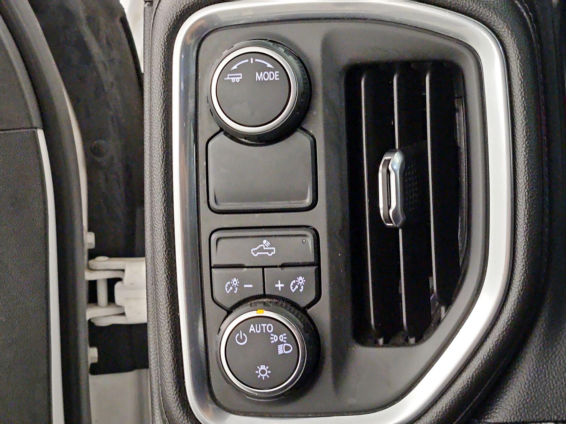 Thumbnail: 2020 Chevrolet Silverado 1500 - 13