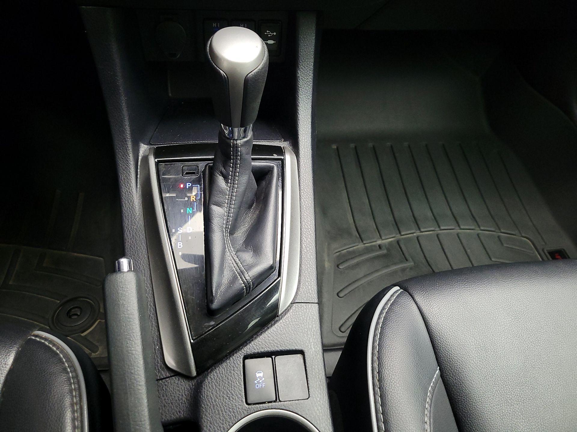 Thumbnail: 2015 Toyota Corolla - 16