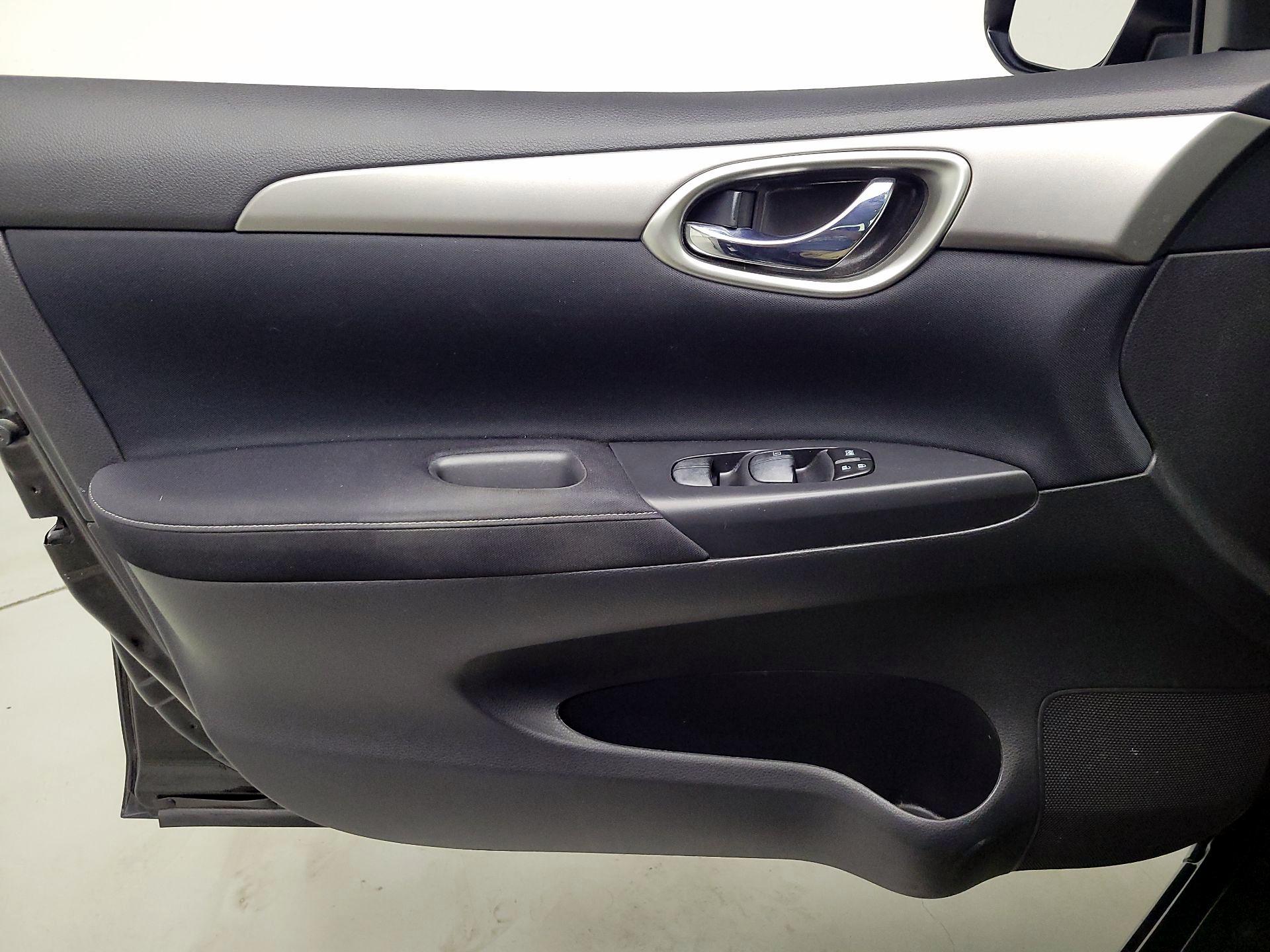 Thumbnail: 2014 Nissan Sentra - 12