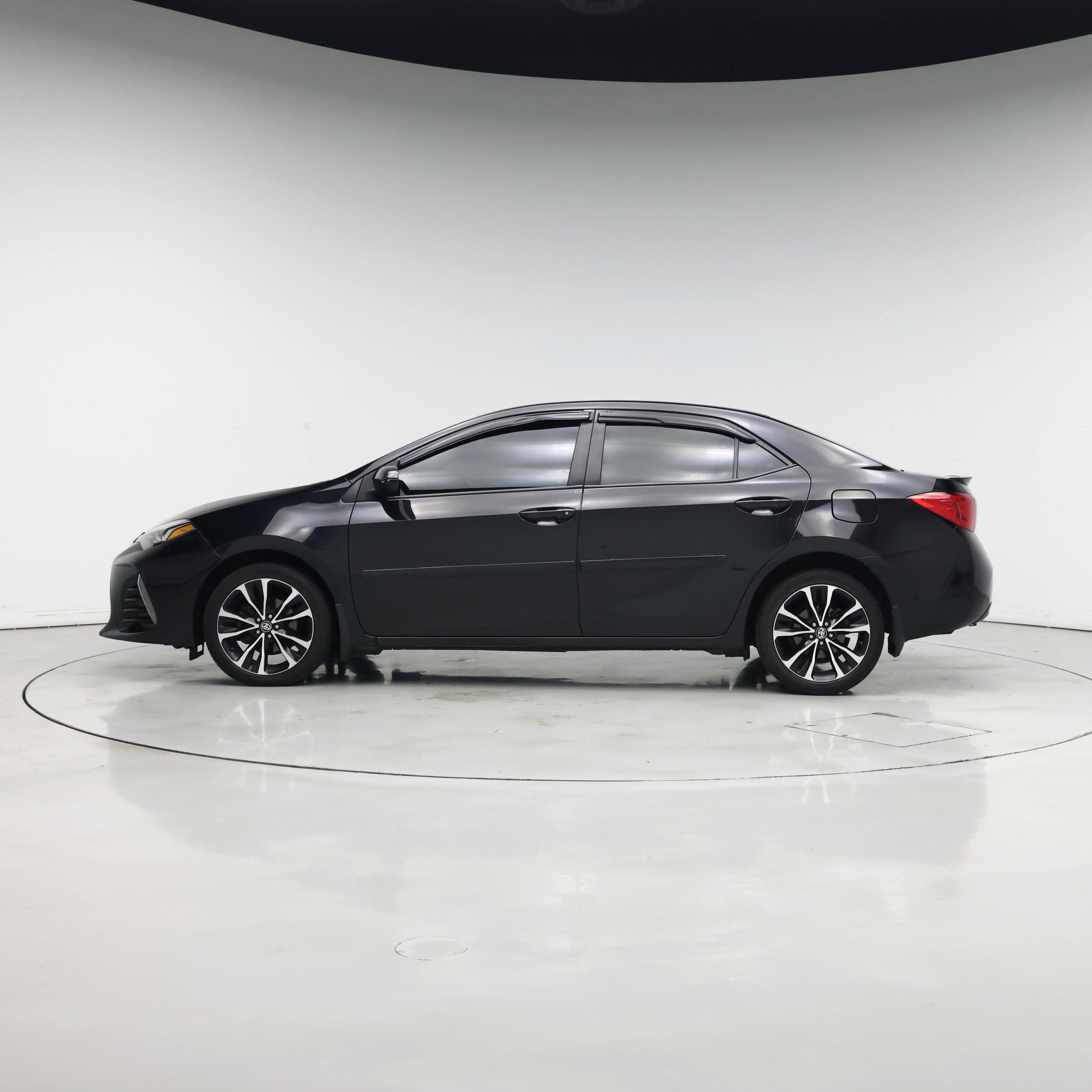 Thumbnail: 2018 Toyota Corolla - 3