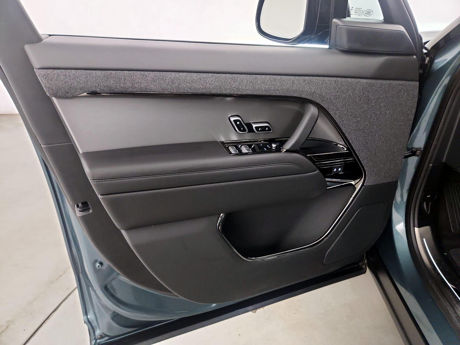 Thumbnail: 2025 Land Rover Range Rover Sport - 12