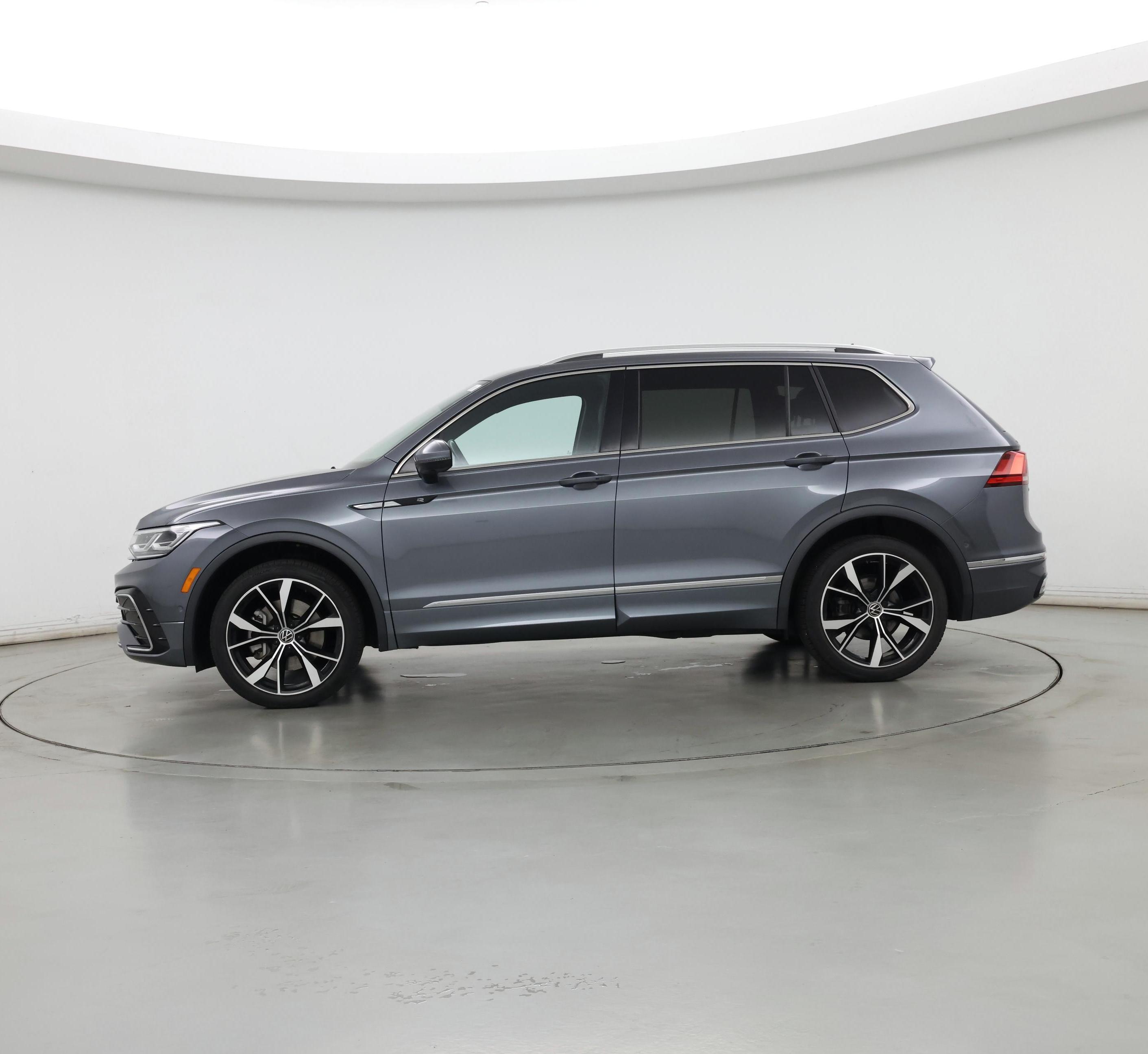 Thumbnail: 2022 Volkswagen Tiguan - 3
