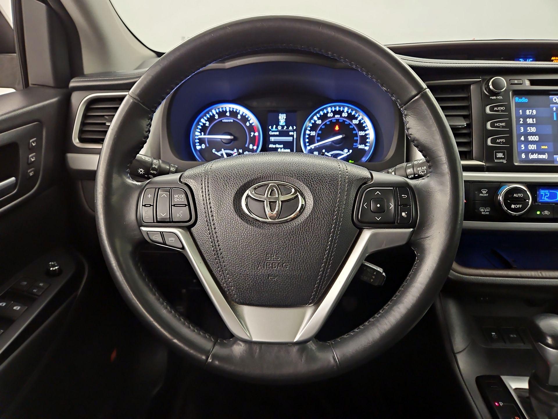 Thumbnail: 2015 Toyota Highlander - 10