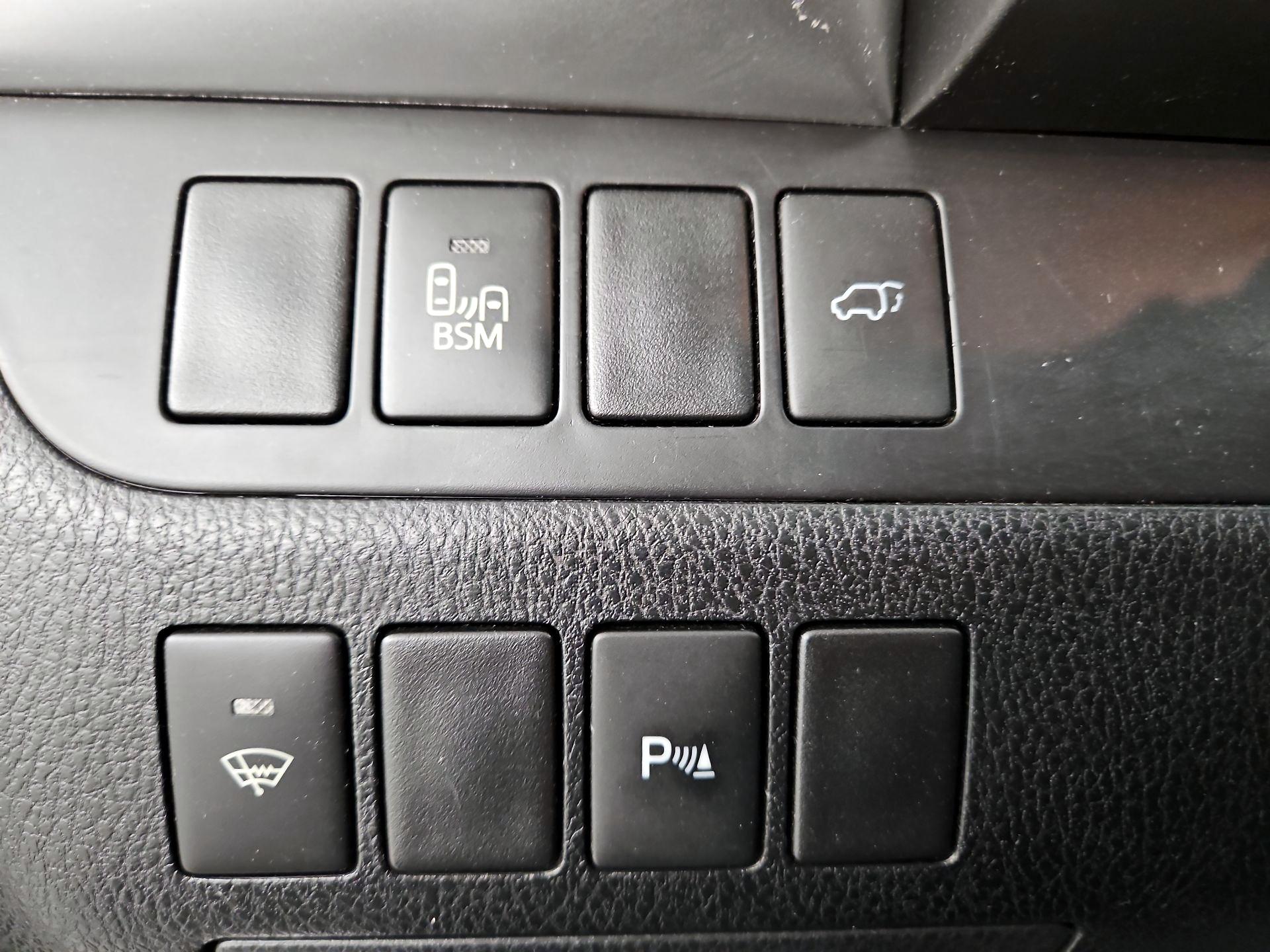 Thumbnail: 2015 Toyota Highlander - 13