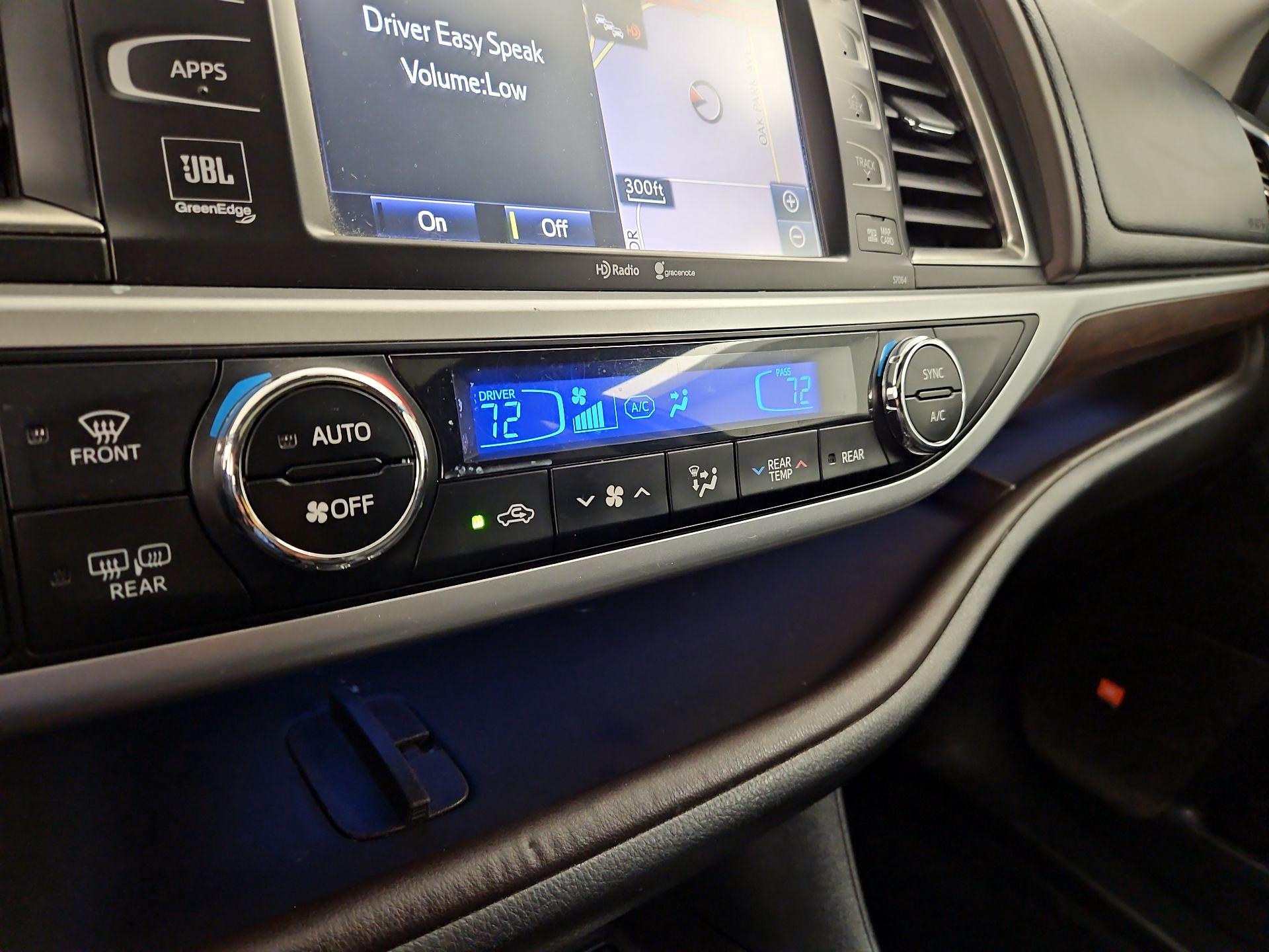 Thumbnail: 2015 Toyota Highlander - 16