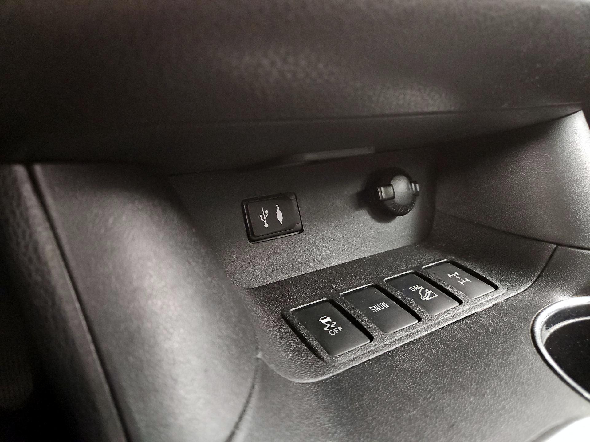 Thumbnail: 2015 Toyota Highlander - 18