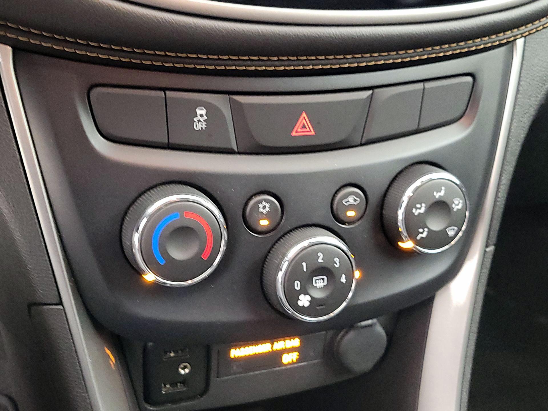 Thumbnail: 2018 Chevrolet Trax - 16