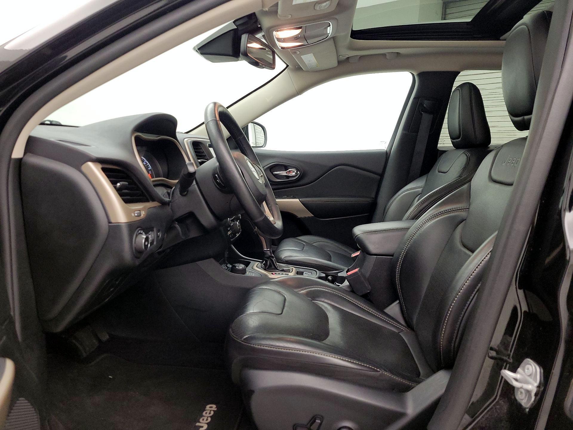 Thumbnail: 2018 Jeep Cherokee - 11