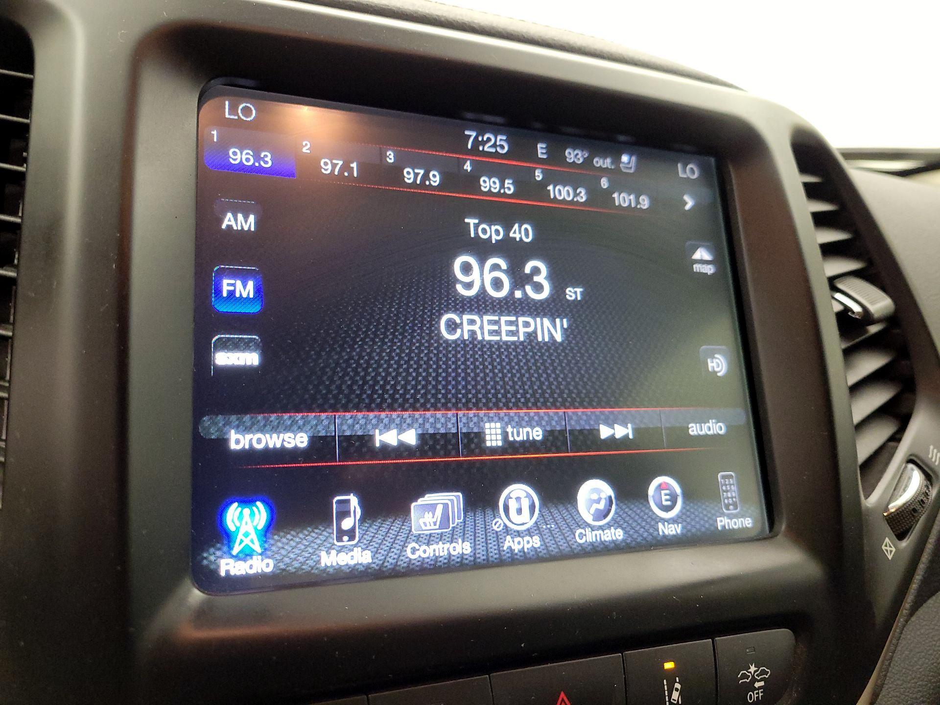 Thumbnail: 2018 Jeep Cherokee - 16