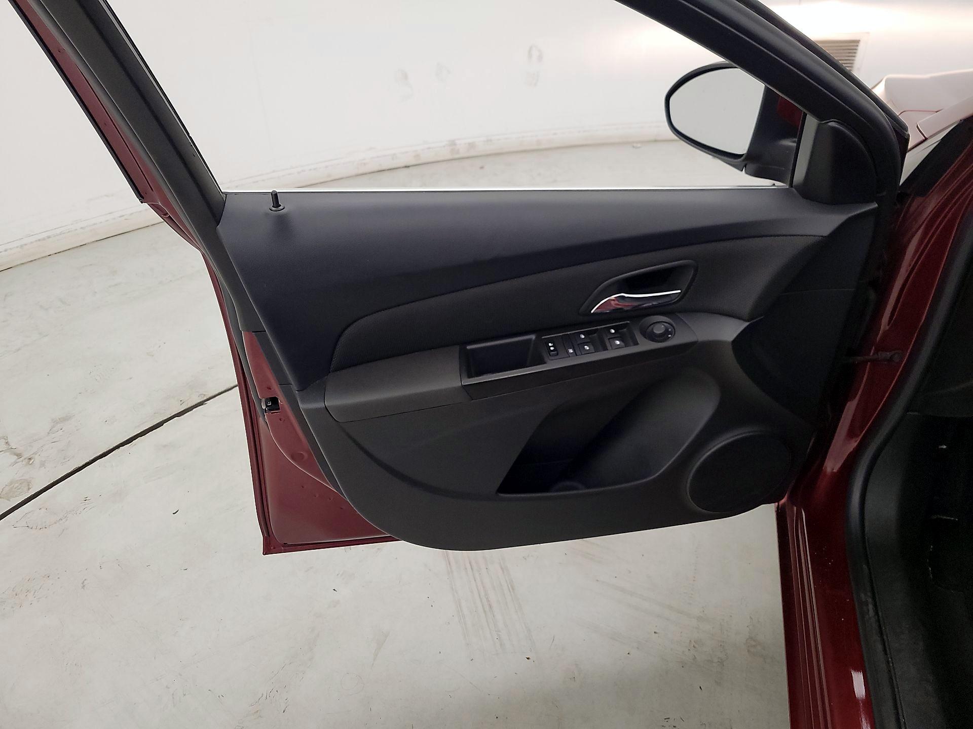 Thumbnail: 2016 Chevrolet Cruze - 12